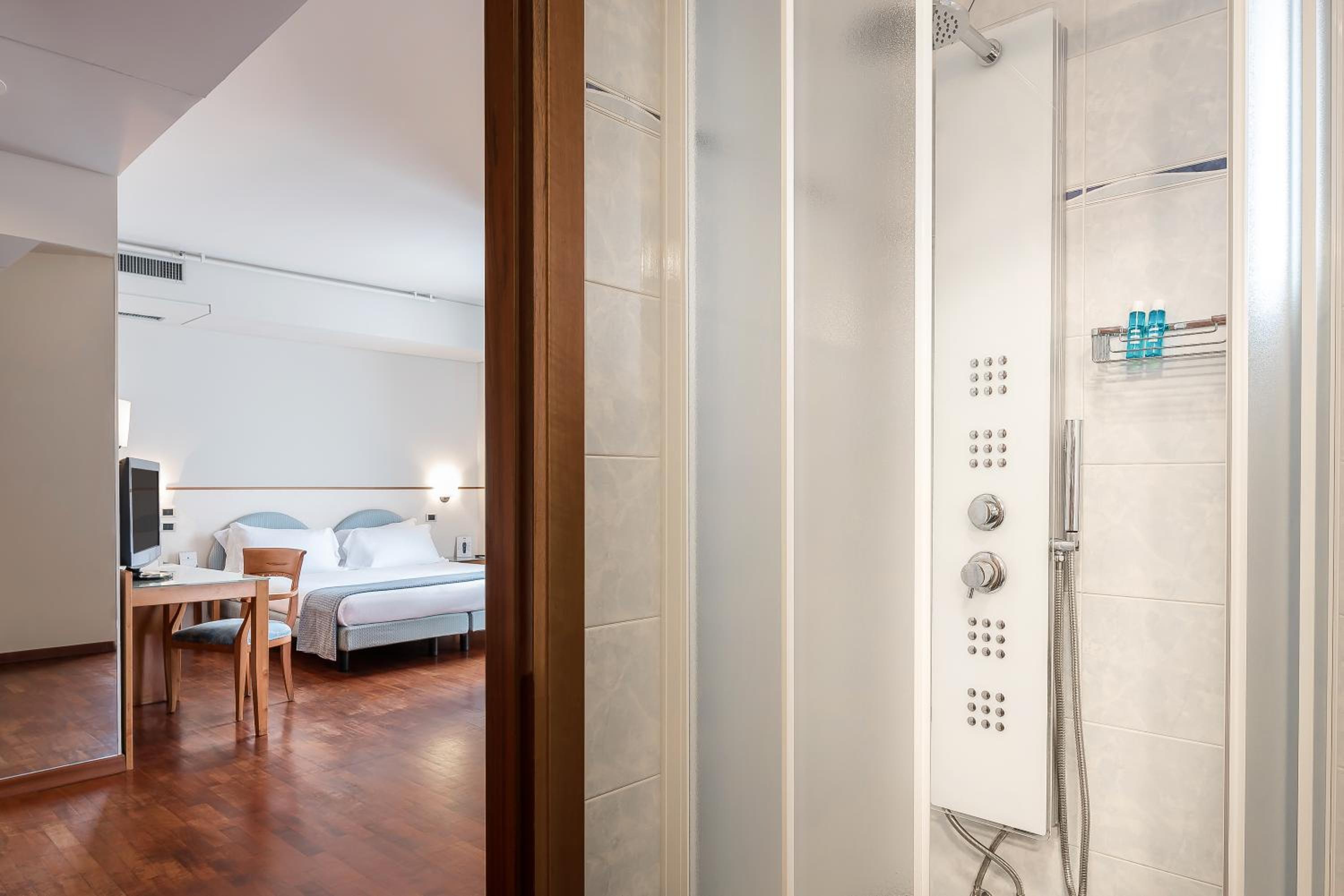 Junior Suite with Sea View and Spa Access photo 2