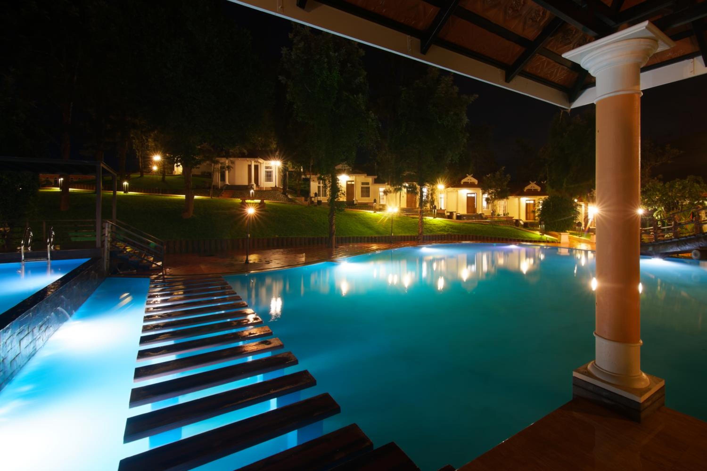 Double Room with Pool View - Photo 4