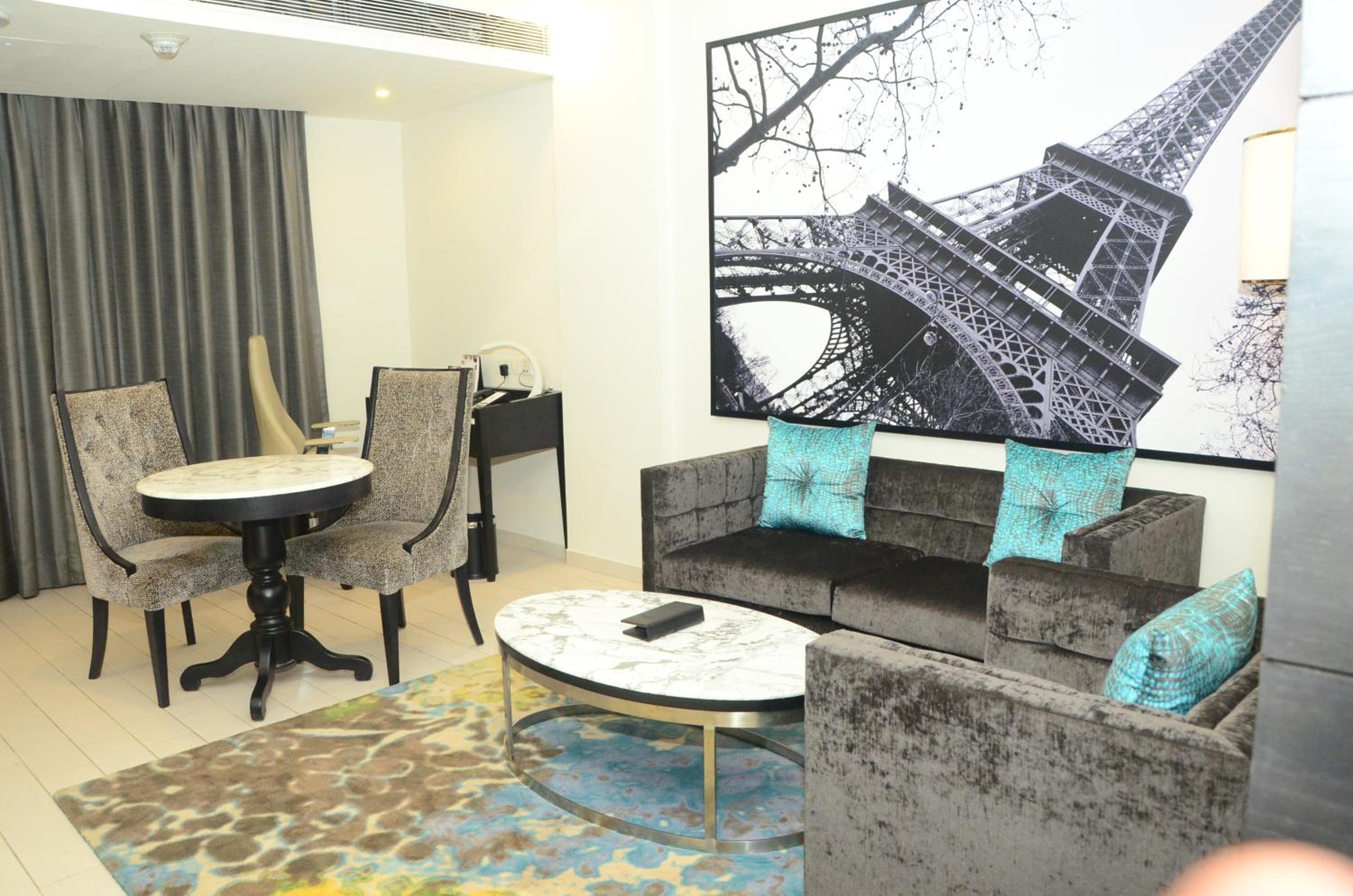 Executive Suite - Photo 4