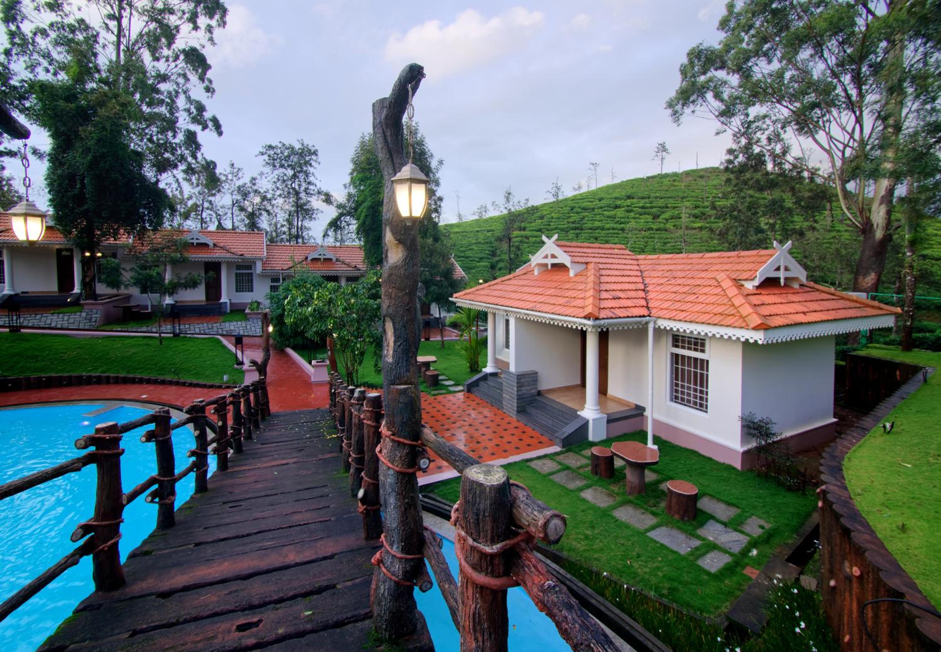 Double Room with Pool View - Photo 6