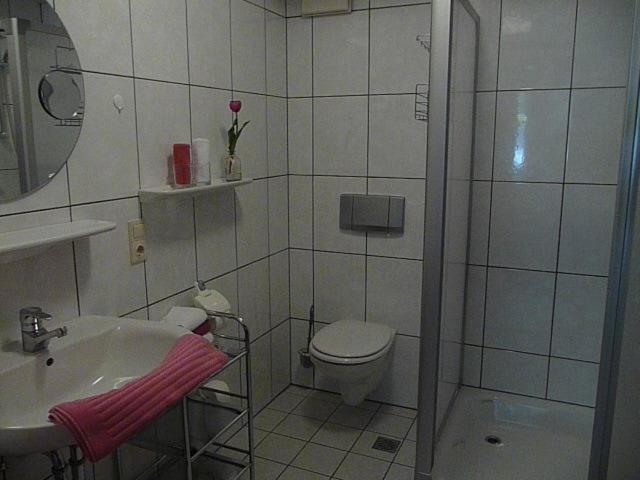 Large Double Room - Photo 2