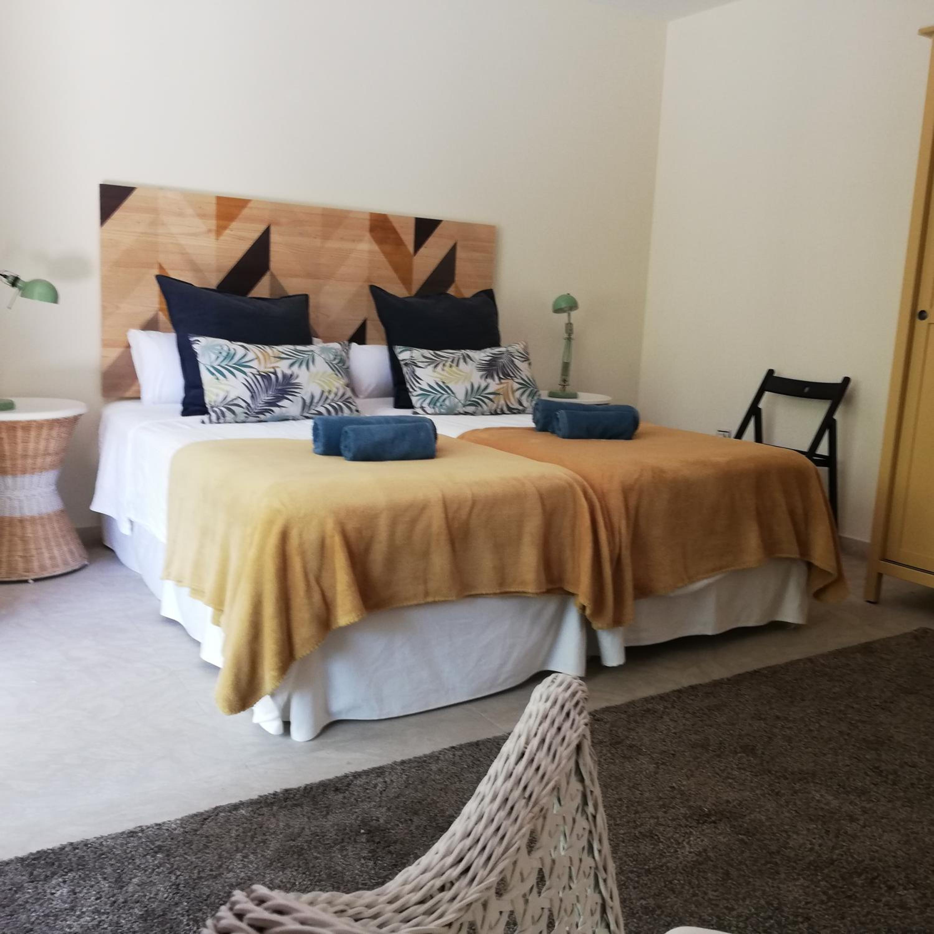 Six-Bedroom House - Photo 1