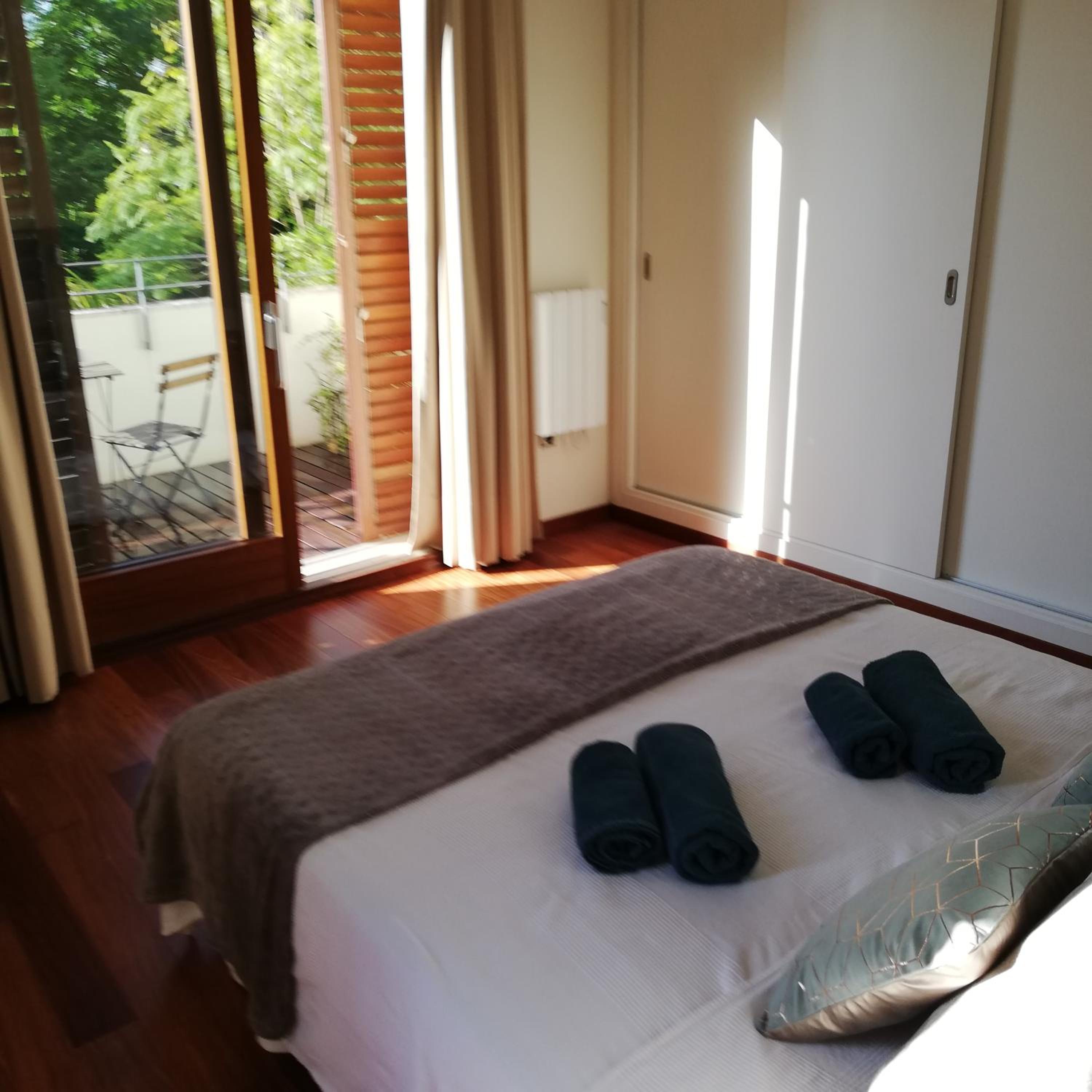 Six-Bedroom House - Photo 103