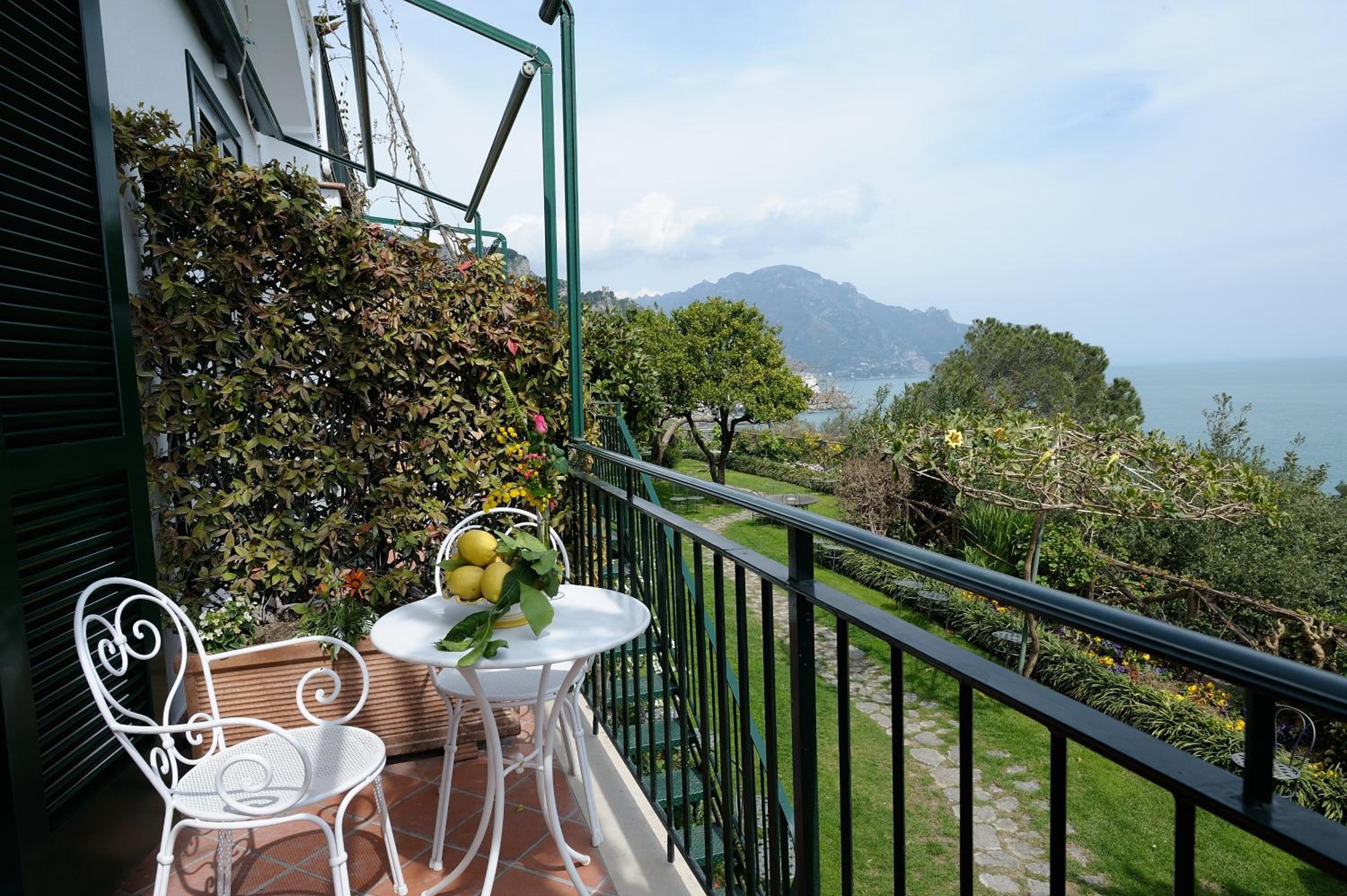 Standard Double or Twin Room with Partial Sea View - Photo 4