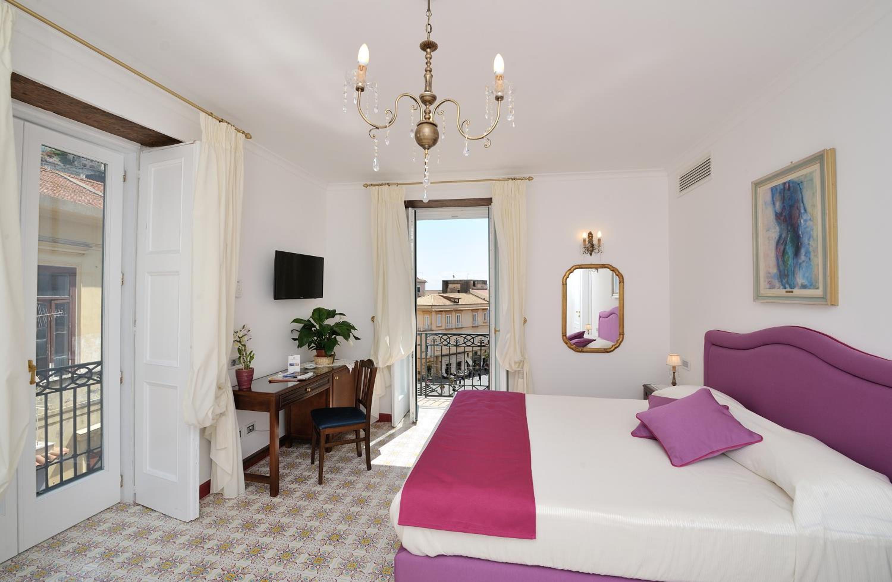 Junior Suite with Balcony - Photo 1