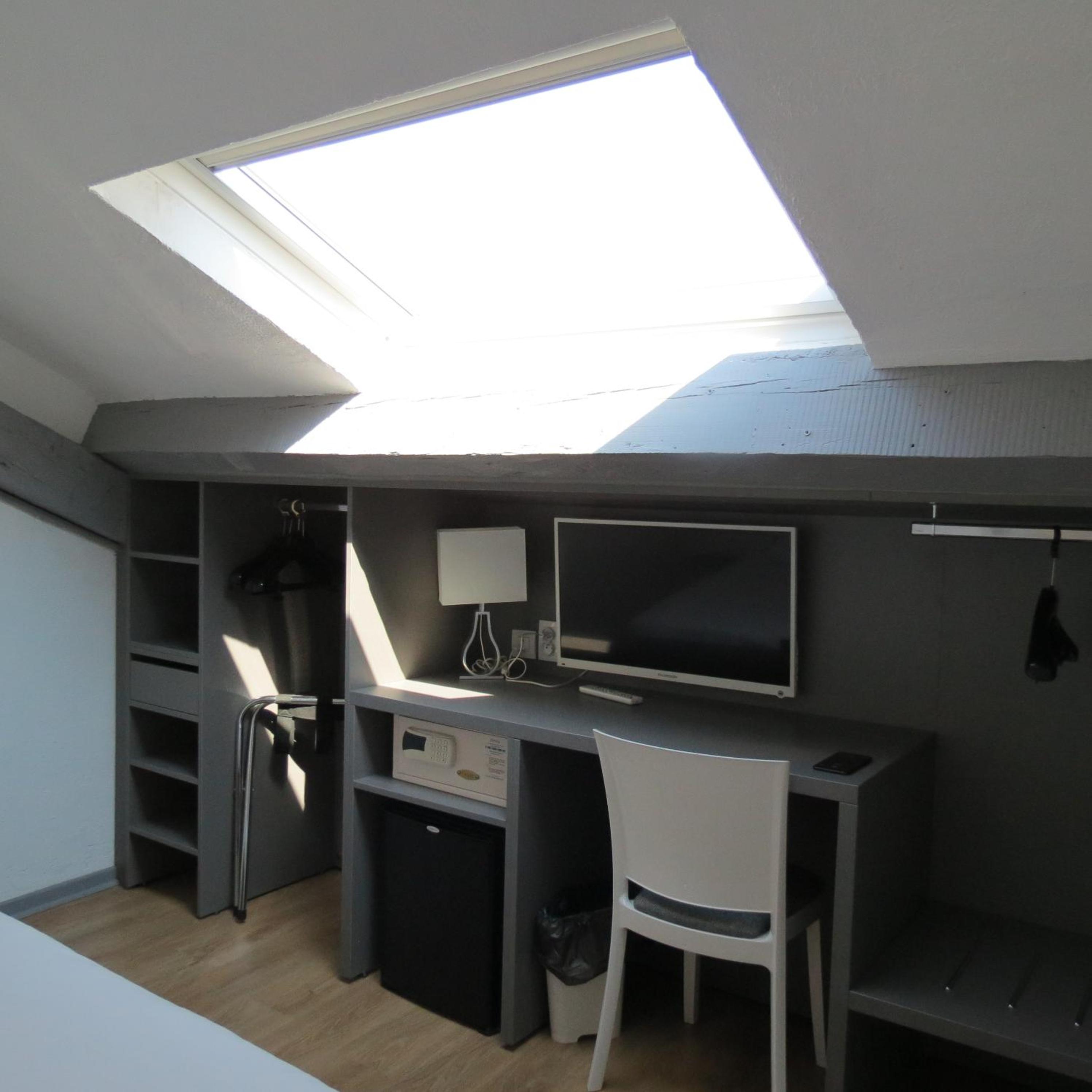 Double or Twin Room - Photo 4