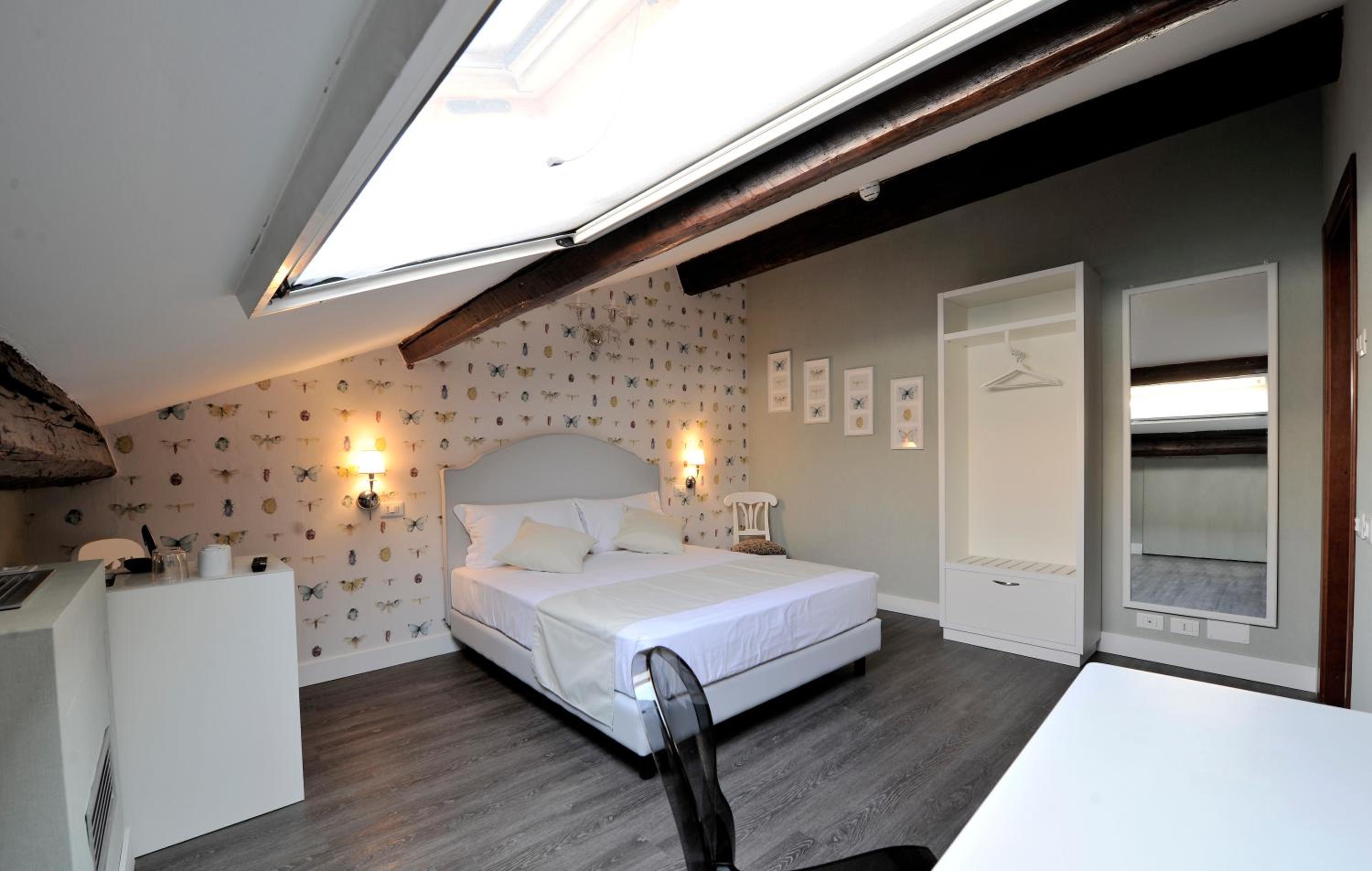 Double Room - Attic photo 2