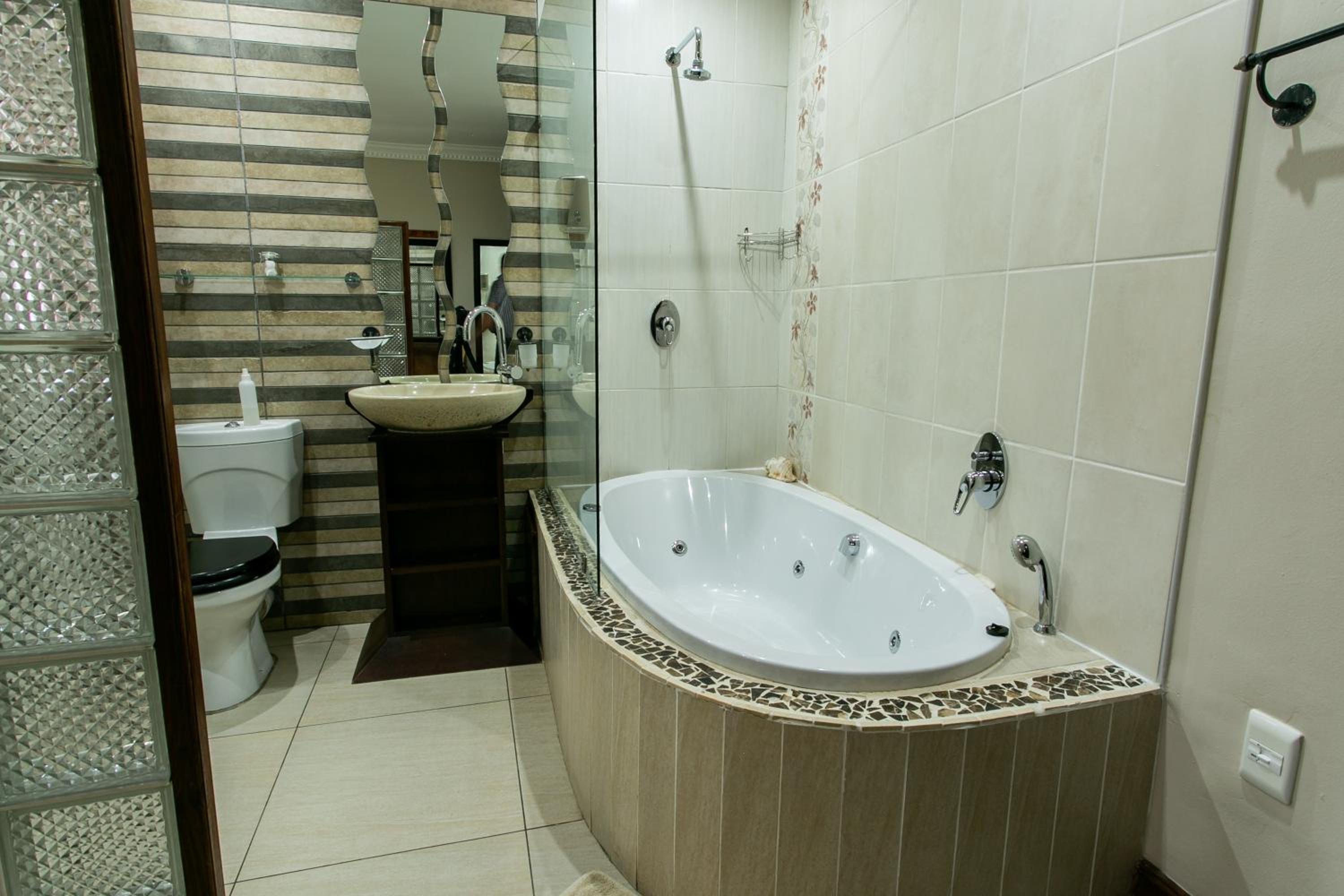 Budget Double Room - Photo 40