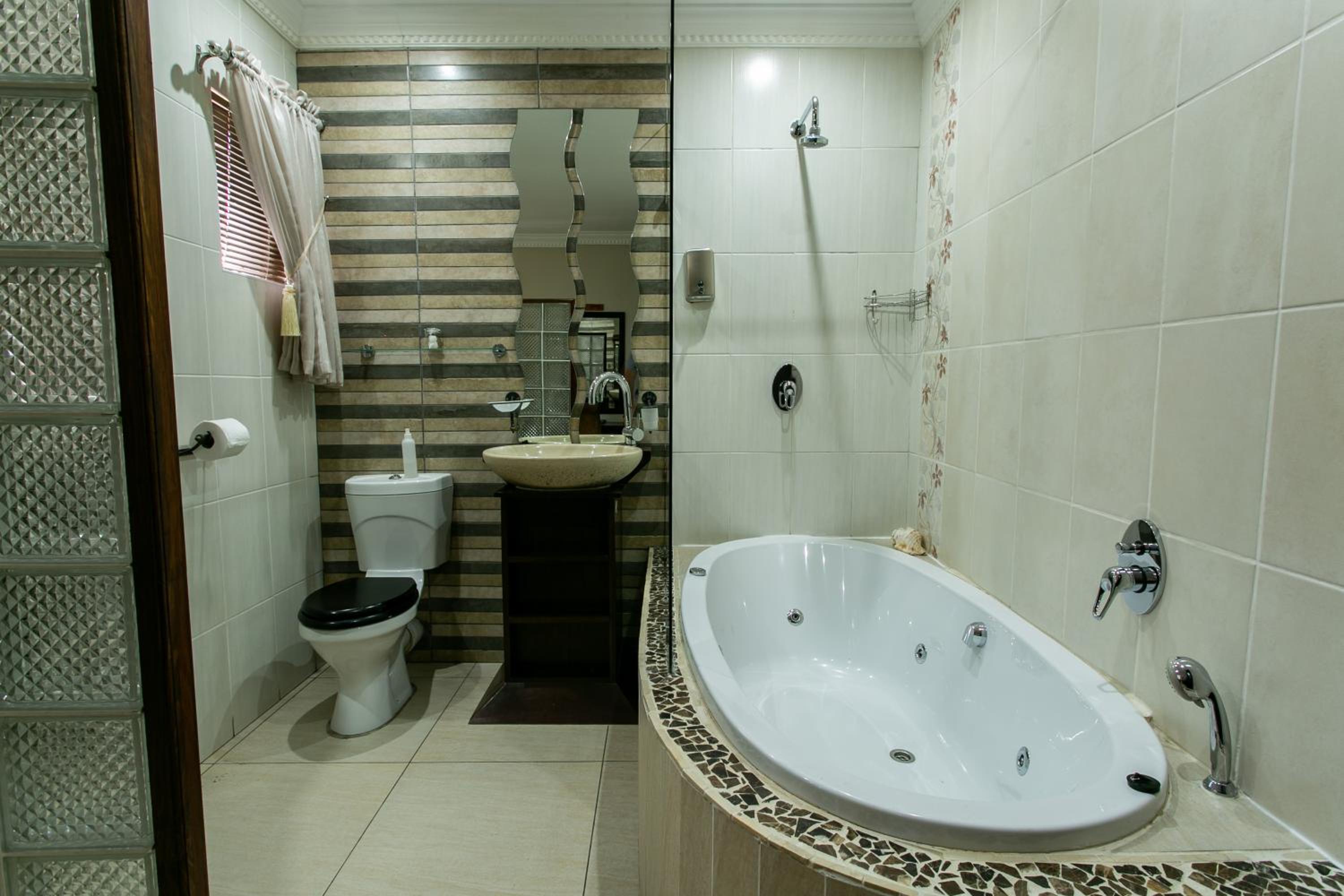 Budget Double Room - Photo 29