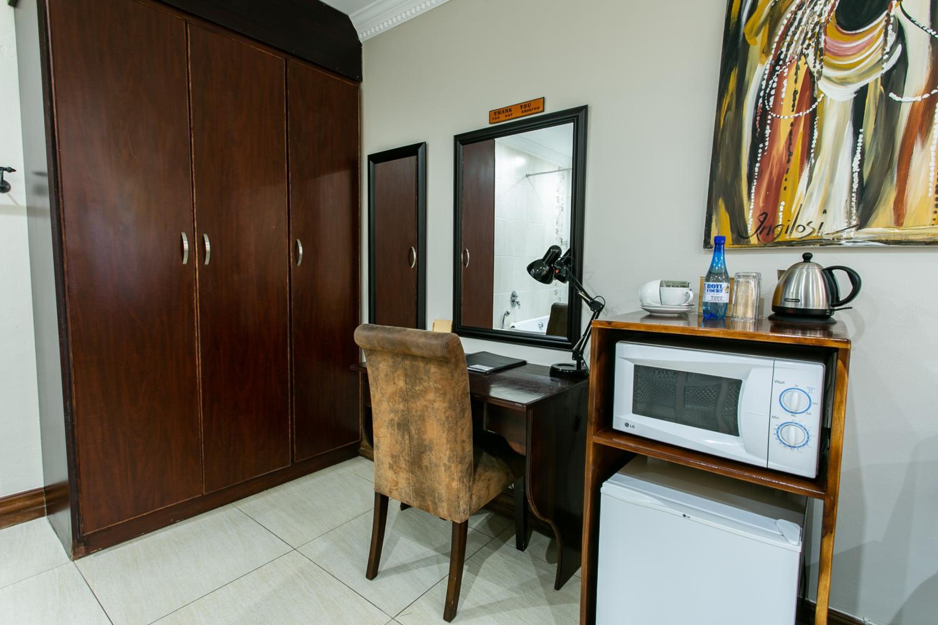 Budget Double Room - Photo 28