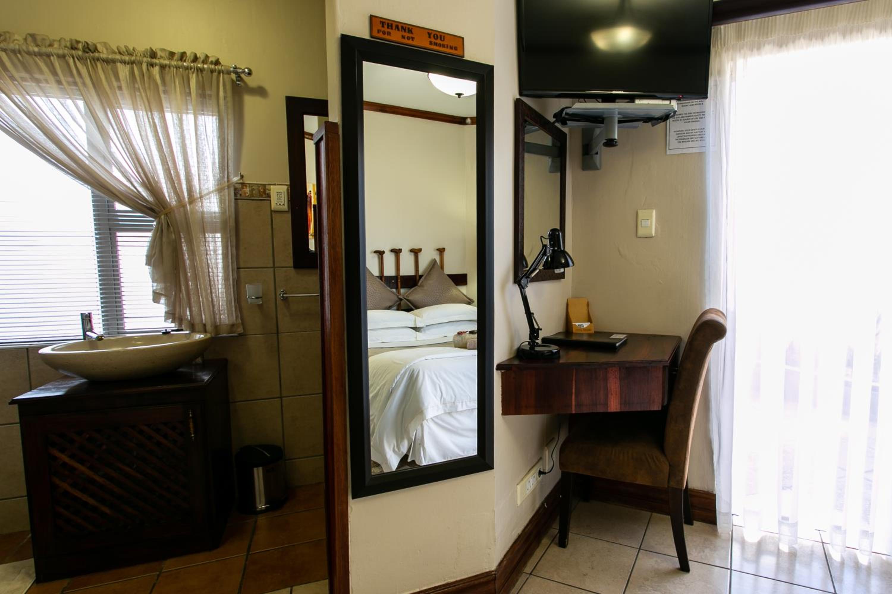 Budget Double Room - Photo 47
