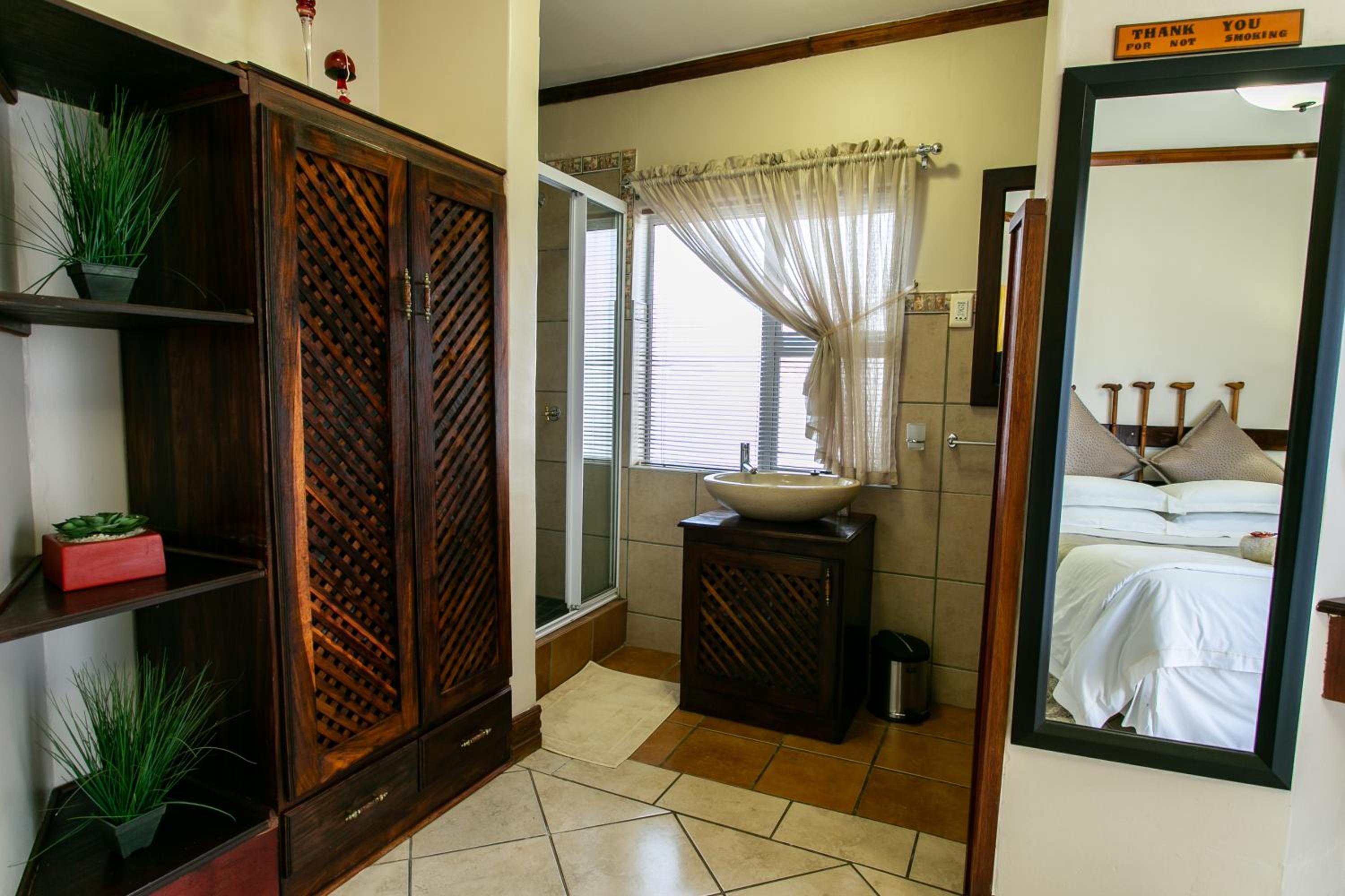 Budget Double Room - Photo 5