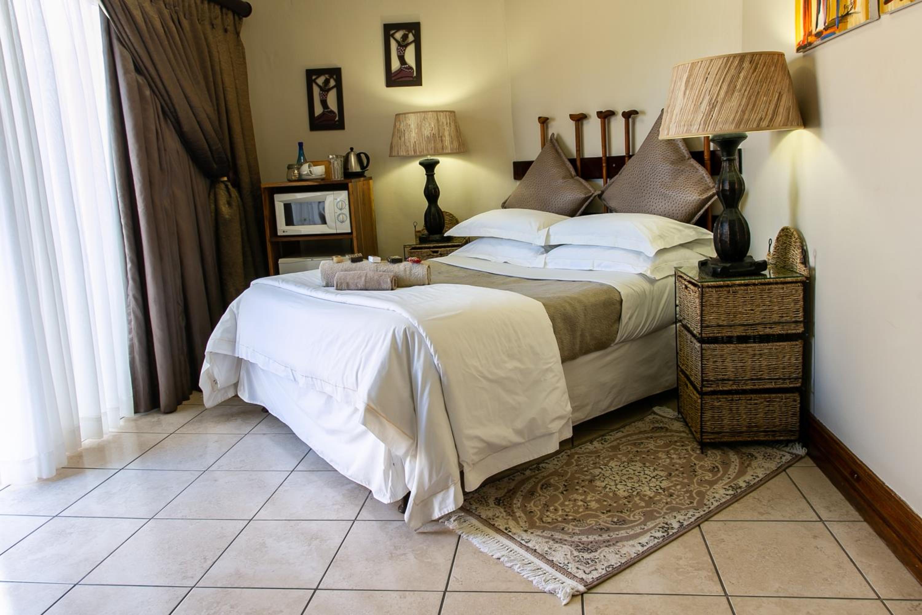 Budget Double Room - Photo 6
