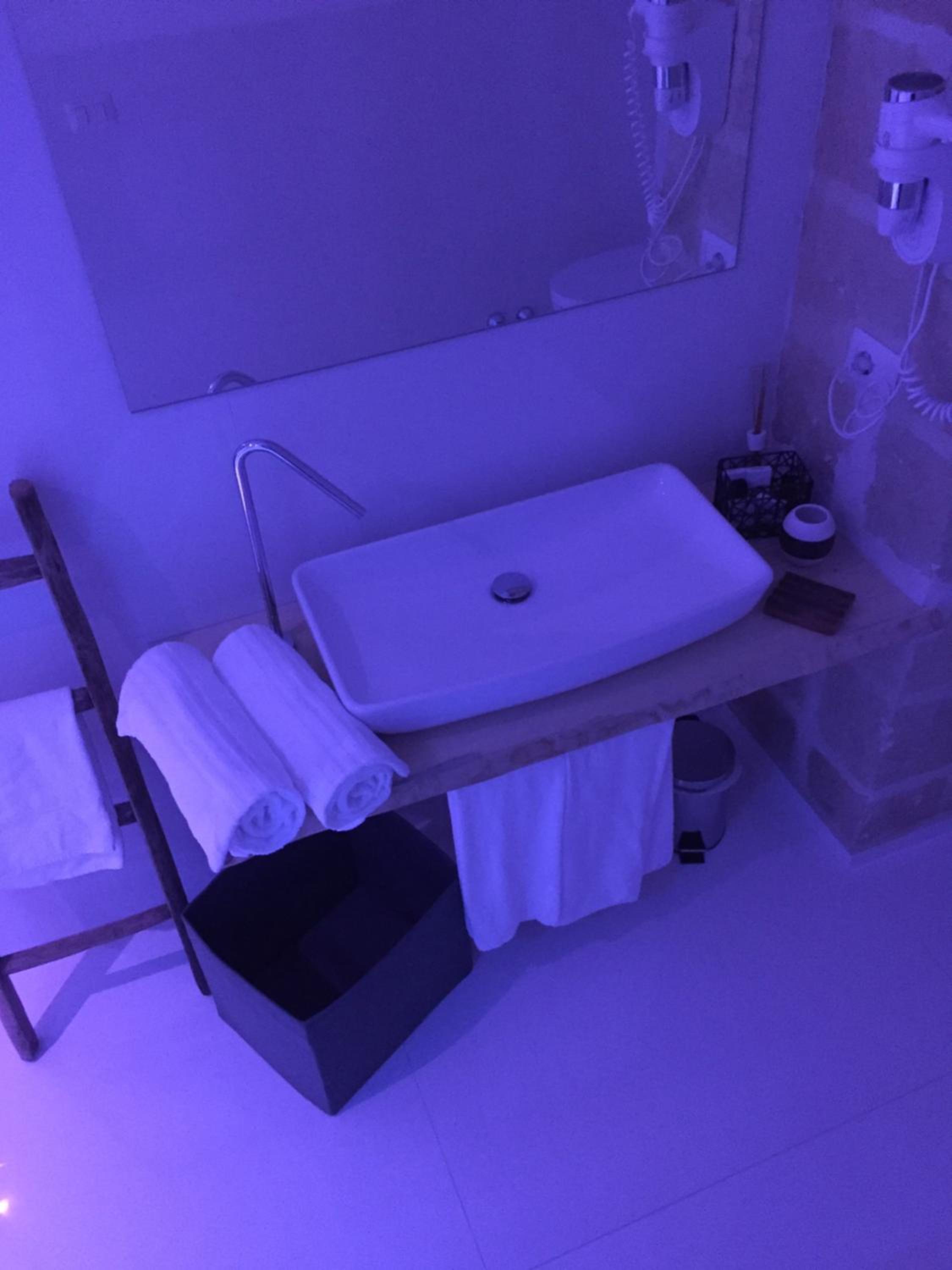Deluxe Double Room with Bath - Photo 82