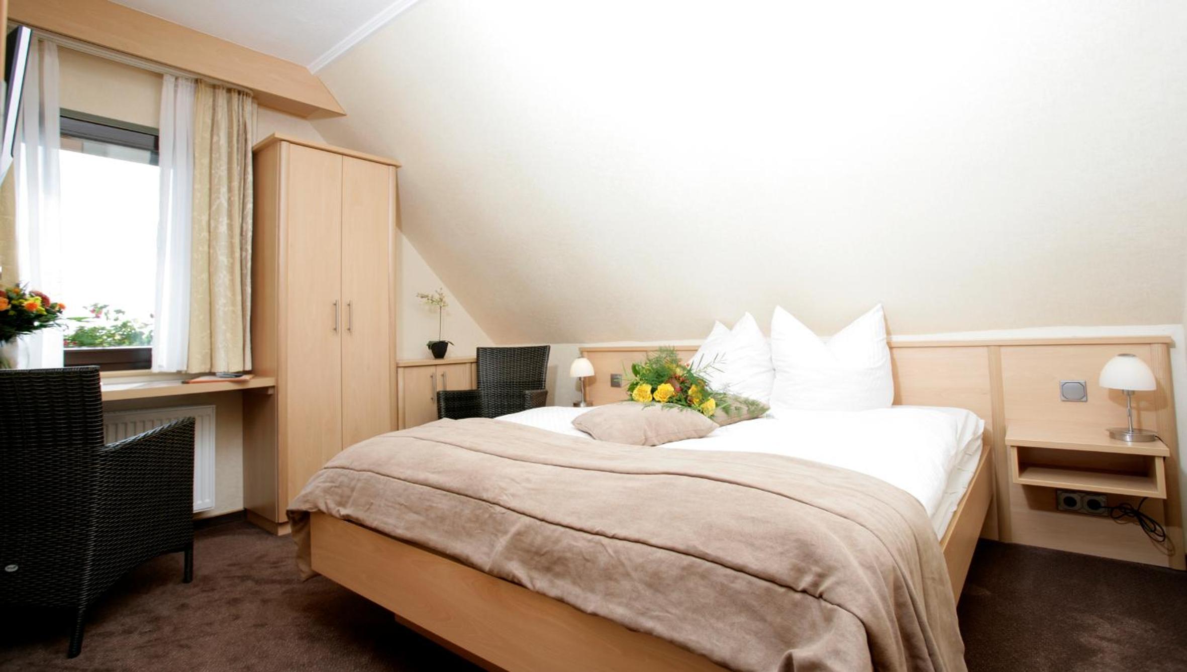 Standard Double Room - Photo 2