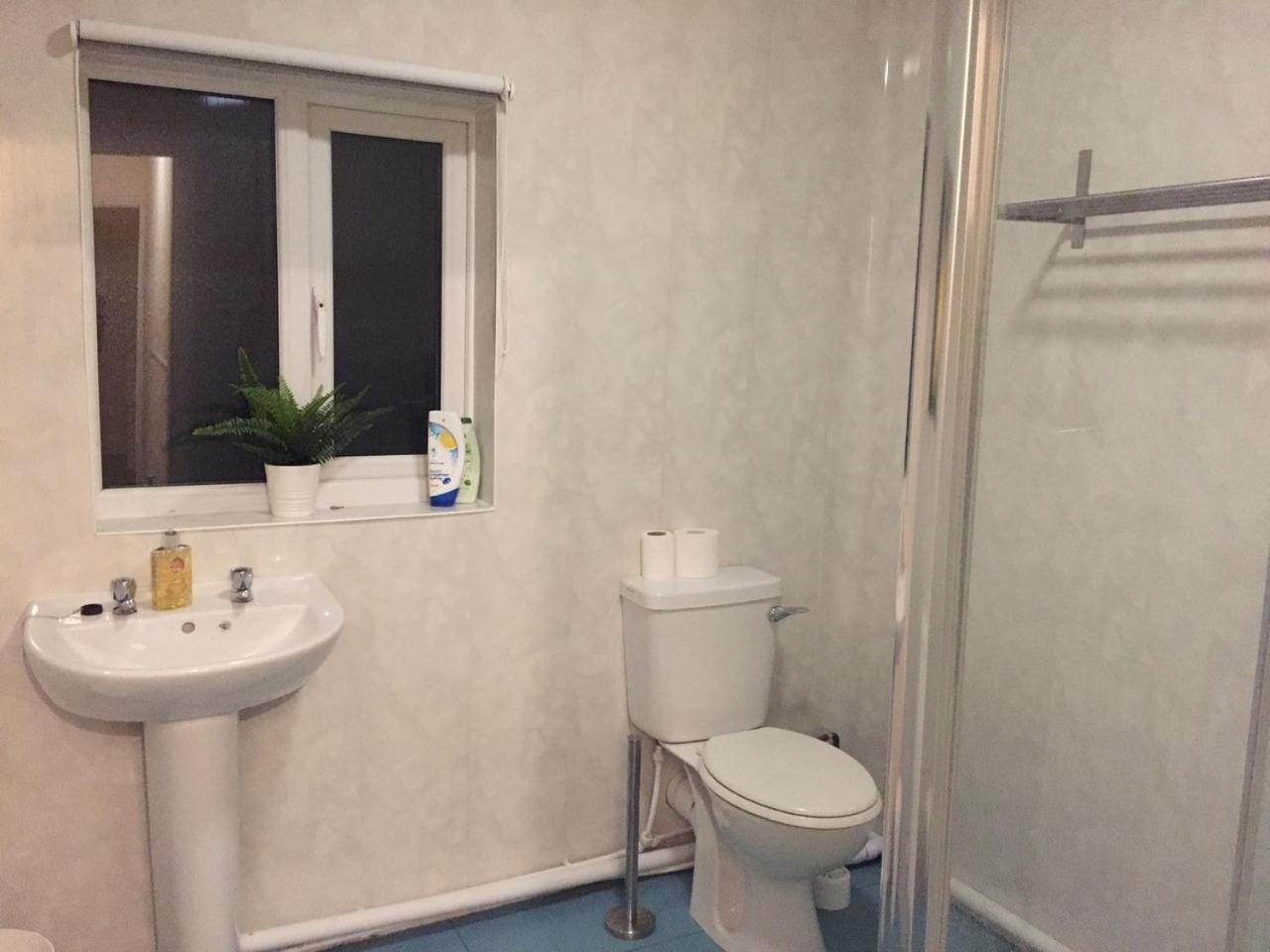 Double Room with Shared Bathroom photo 2