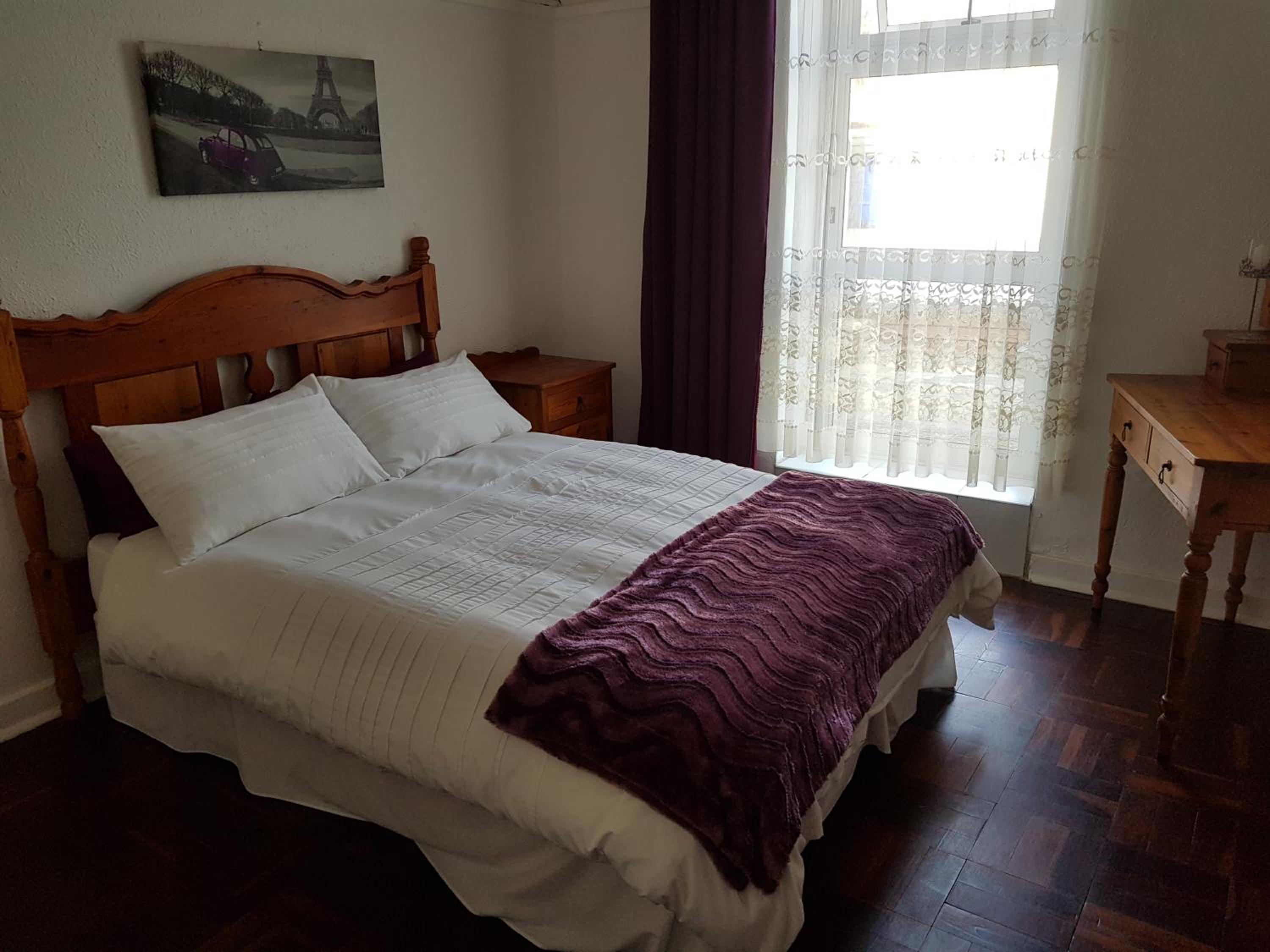 One-Bedroom Suite - Photo 4
