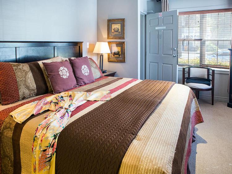 Deluxe King Room photo 2