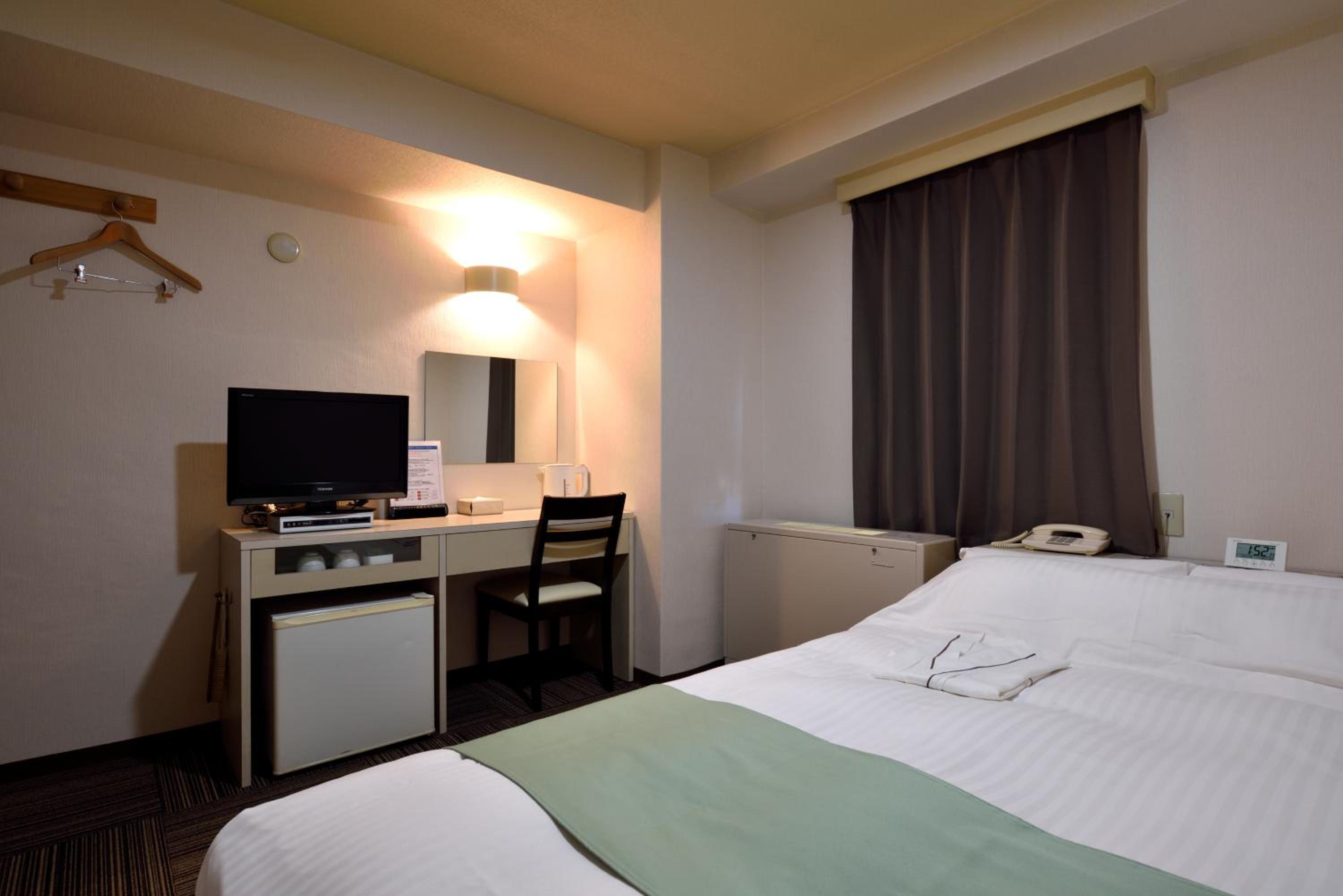 Double Room with Small Double Bed - Smoking - Photo 2