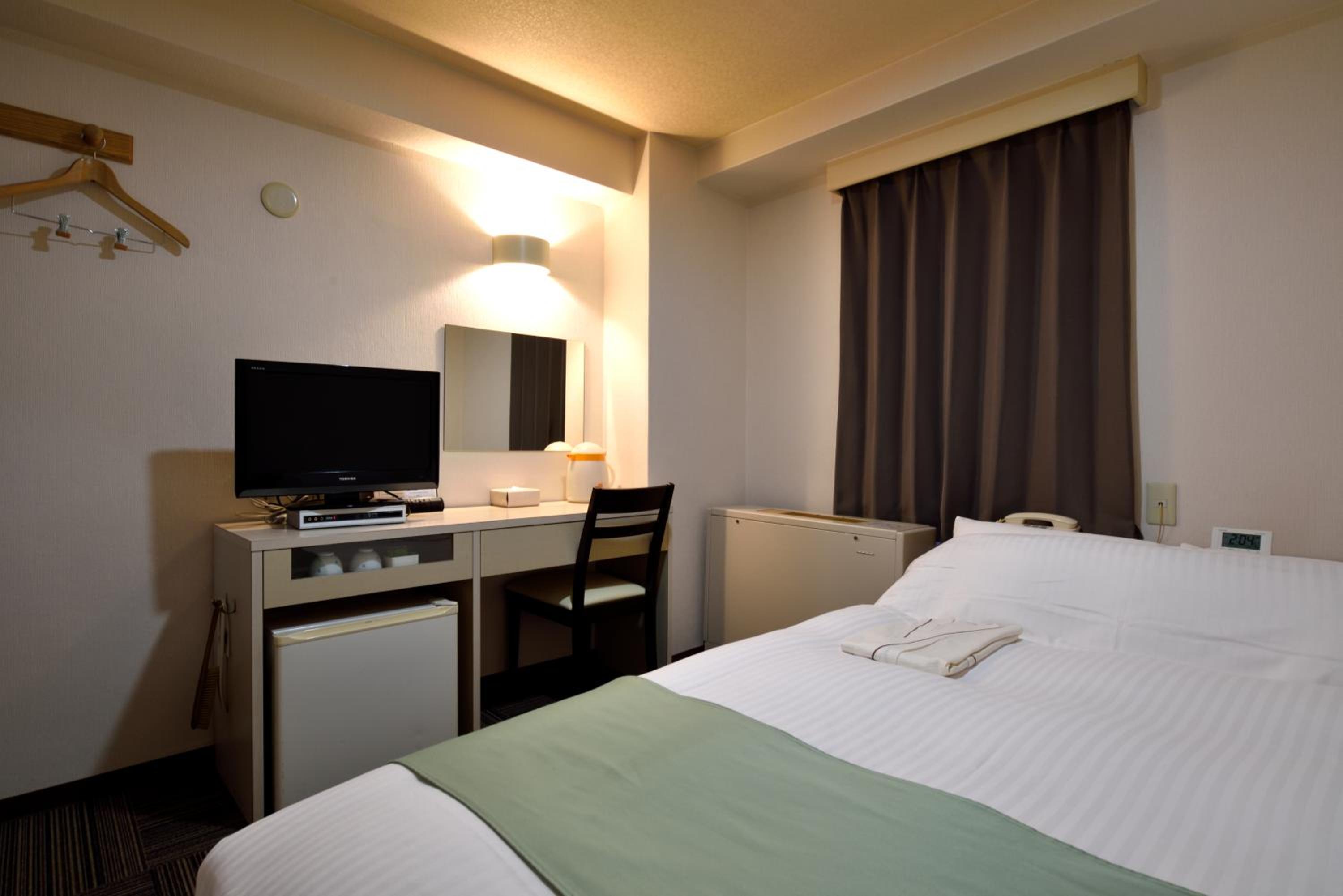 Double Room with Small Double Bed - Smoking - Photo 1