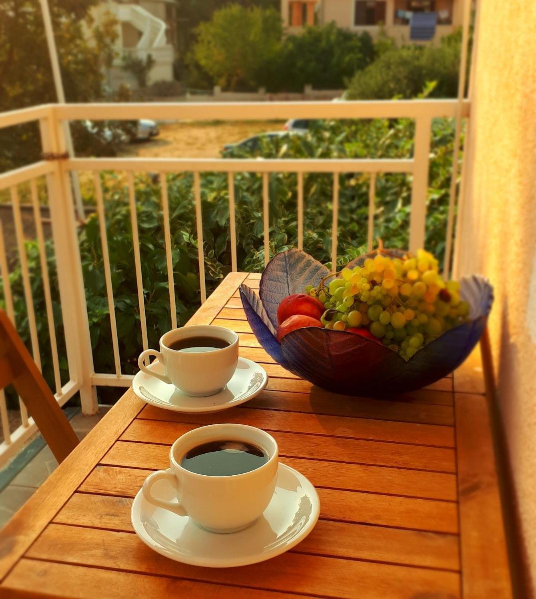 Apartment with Balcony - Photo 4