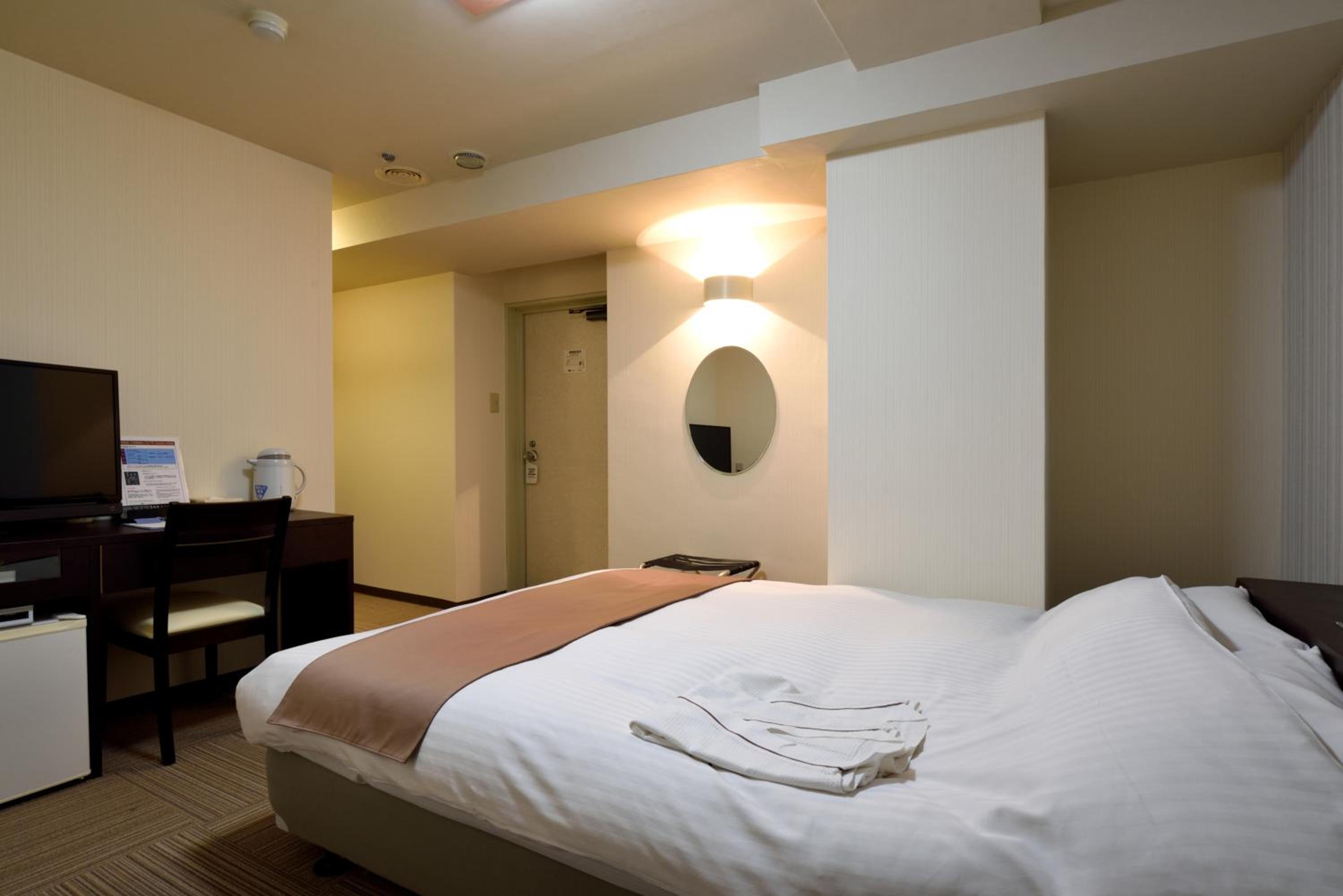 Double Room - Smoking - Photo 2