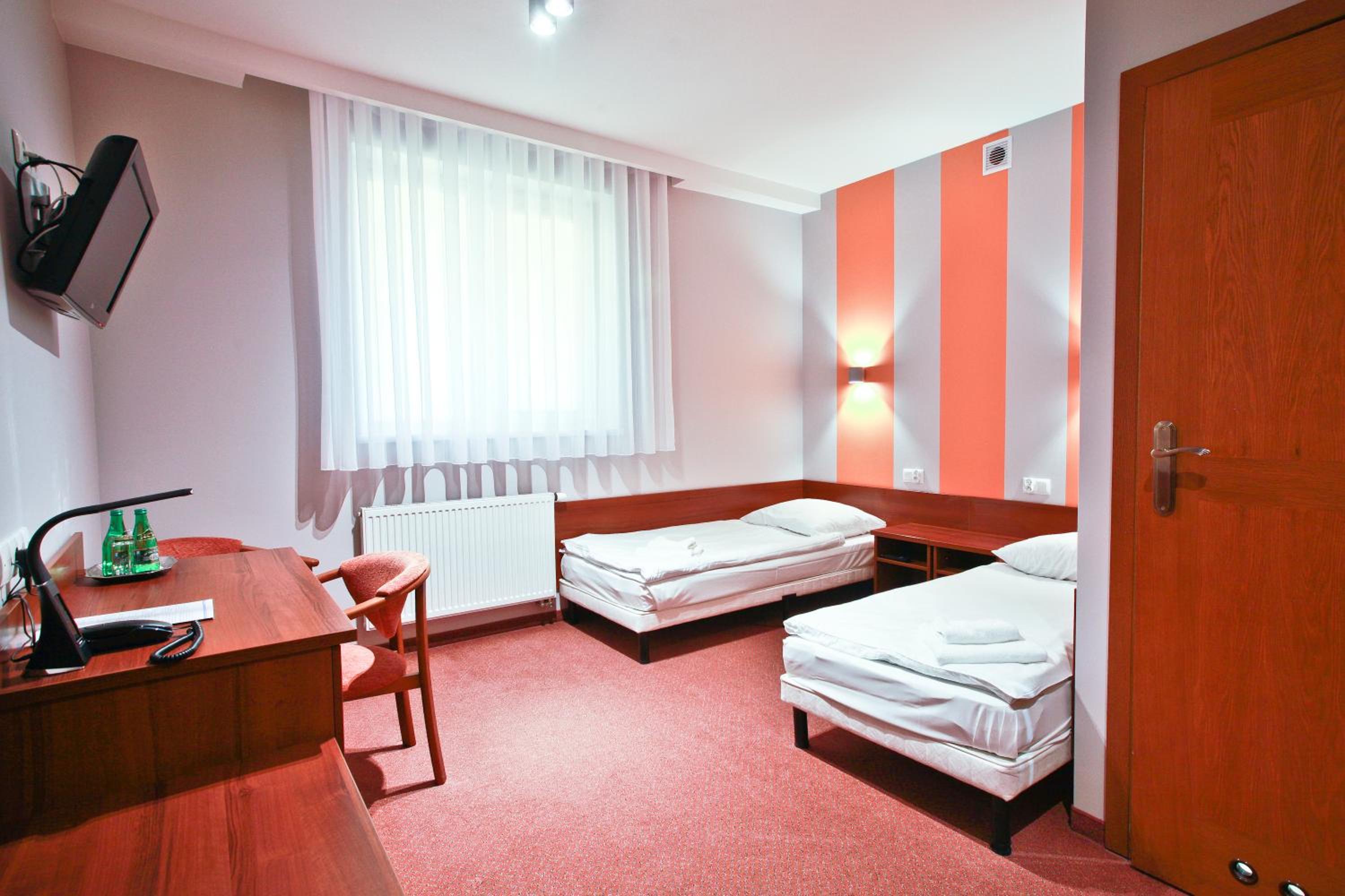 Twin Room - Photo 2