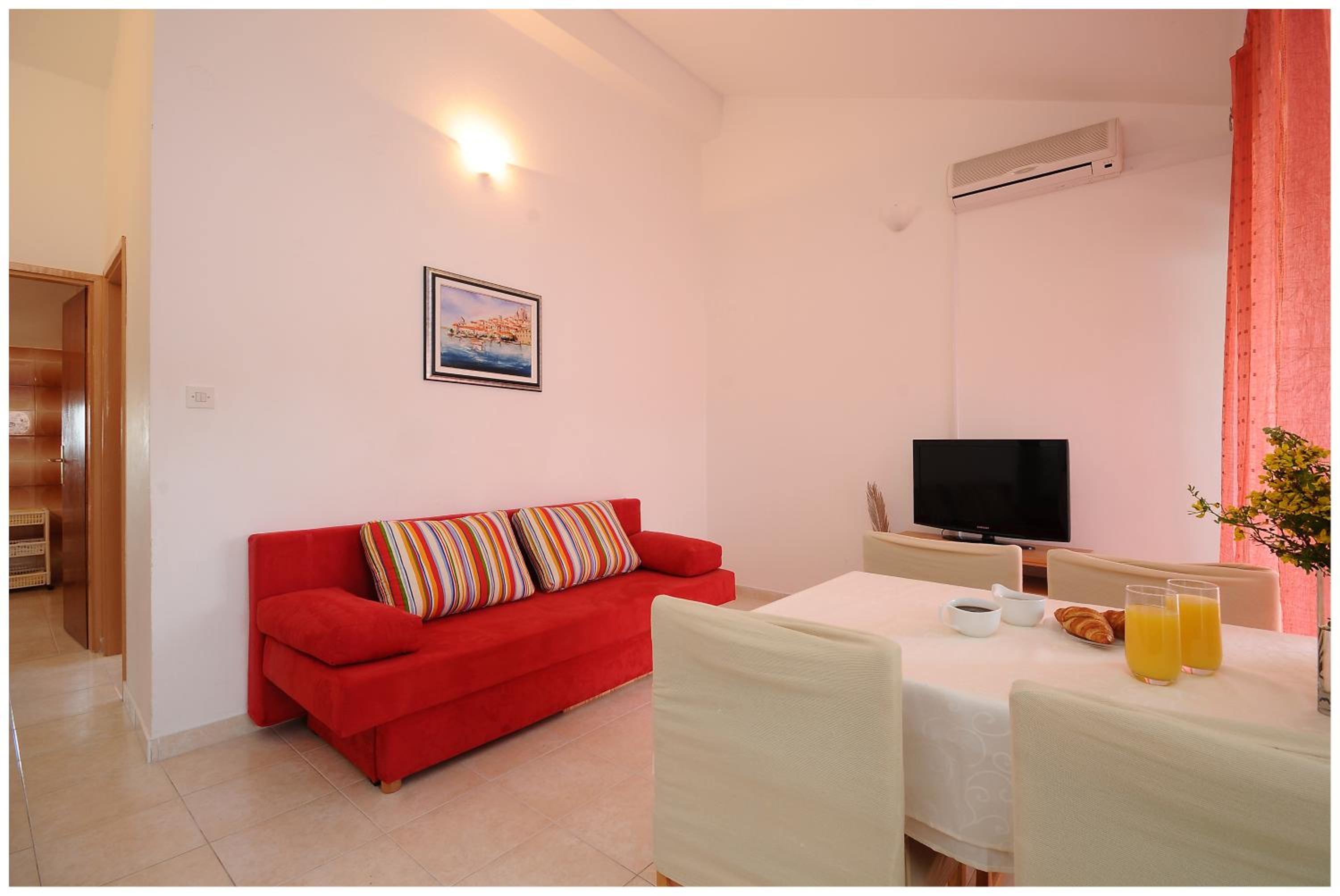 Apartment with Pool View  - Photo 5