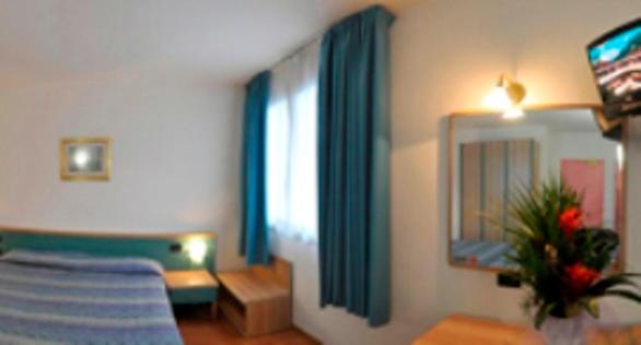 Double or Twin Room photo 2