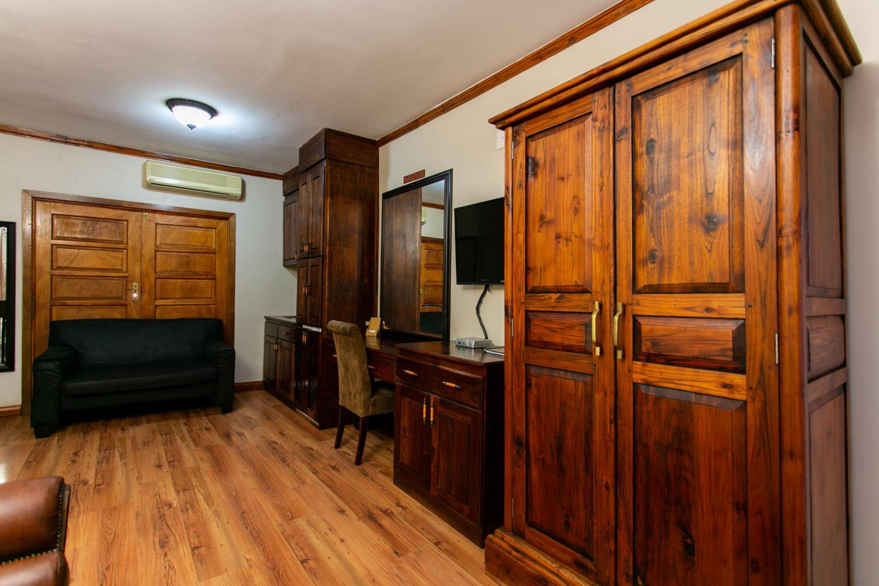 Budget Double or Twin Room - Photo 26