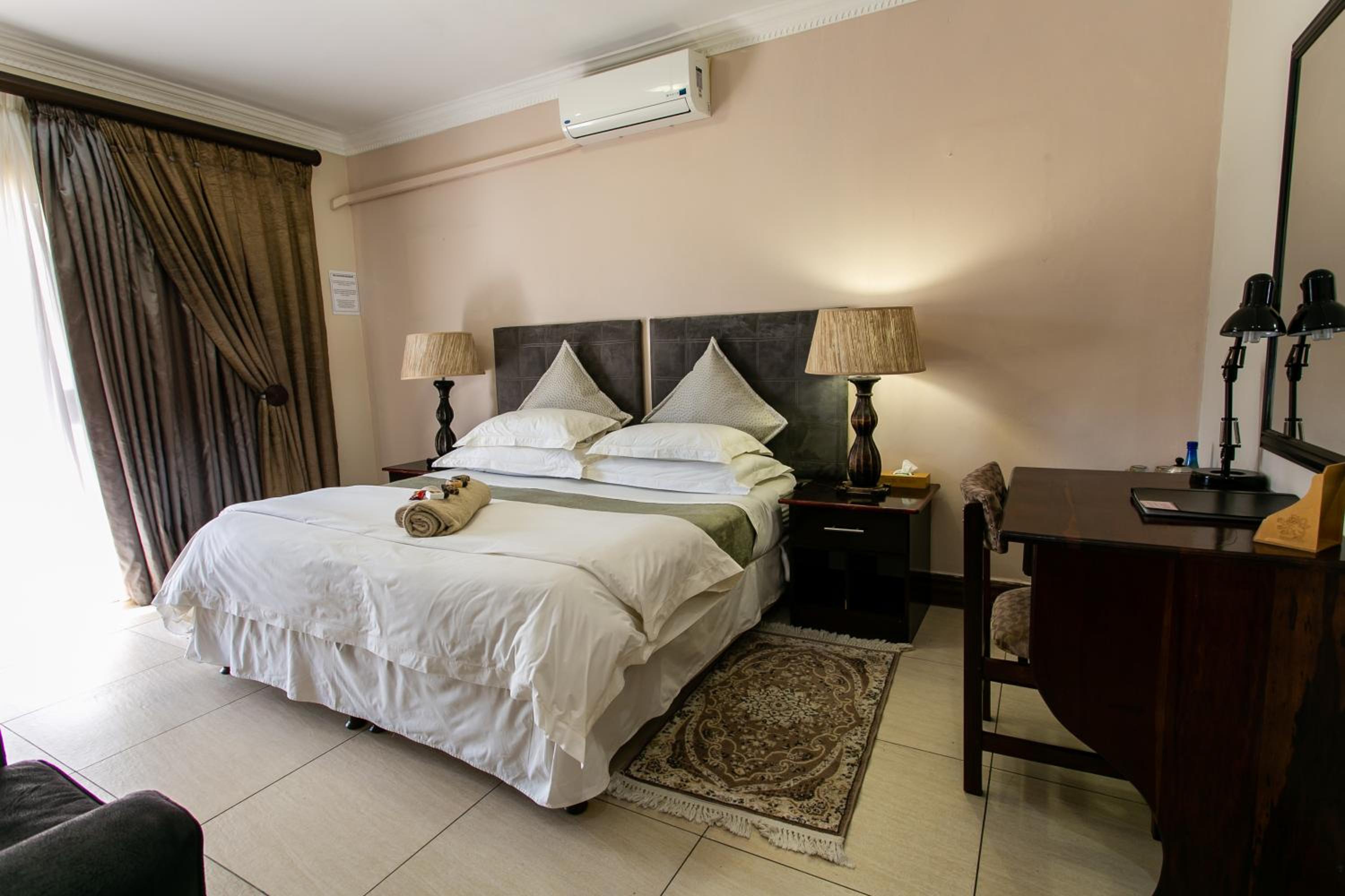 Budget Double Room - Photo 1
