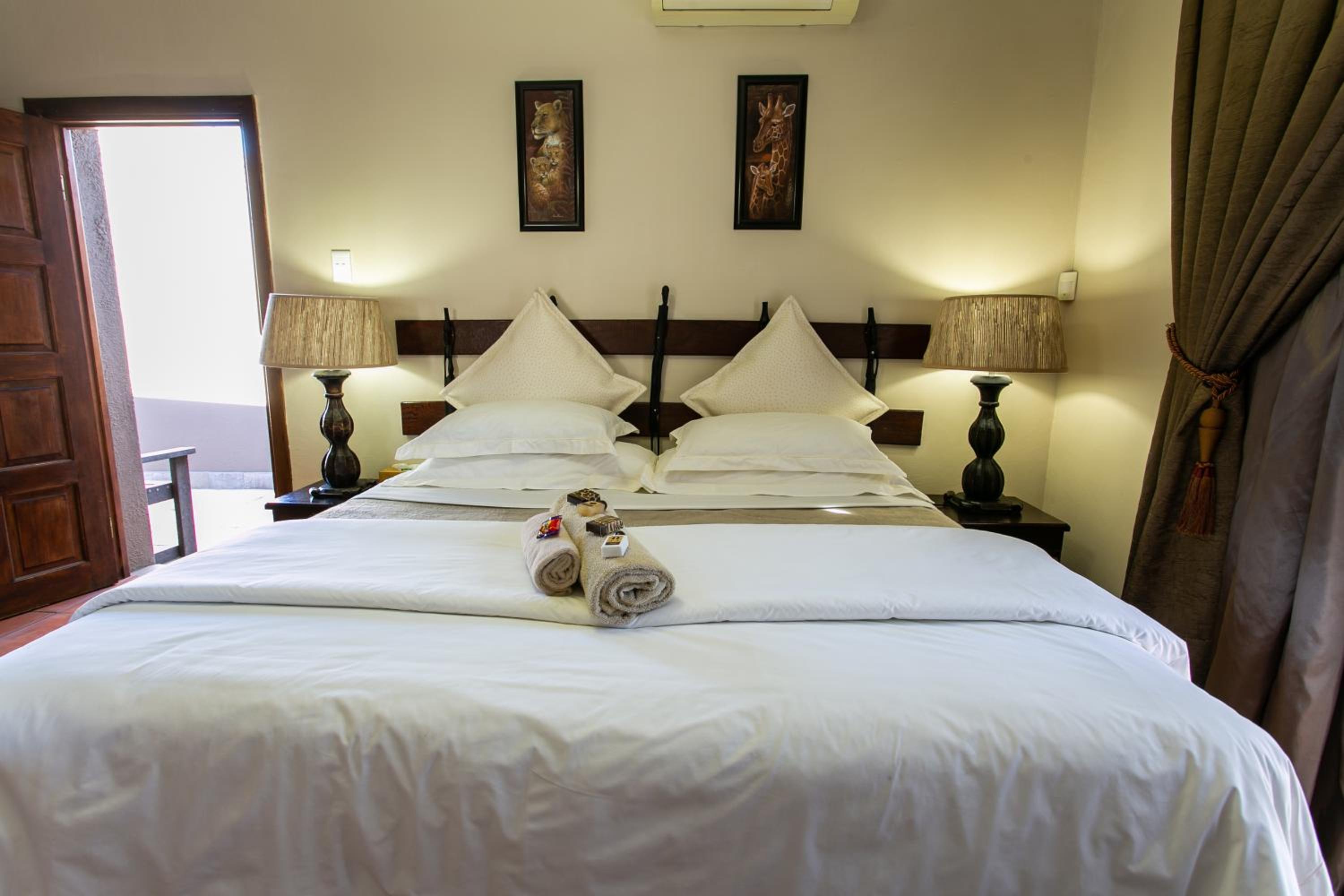 Budget Double Room - Photo 13