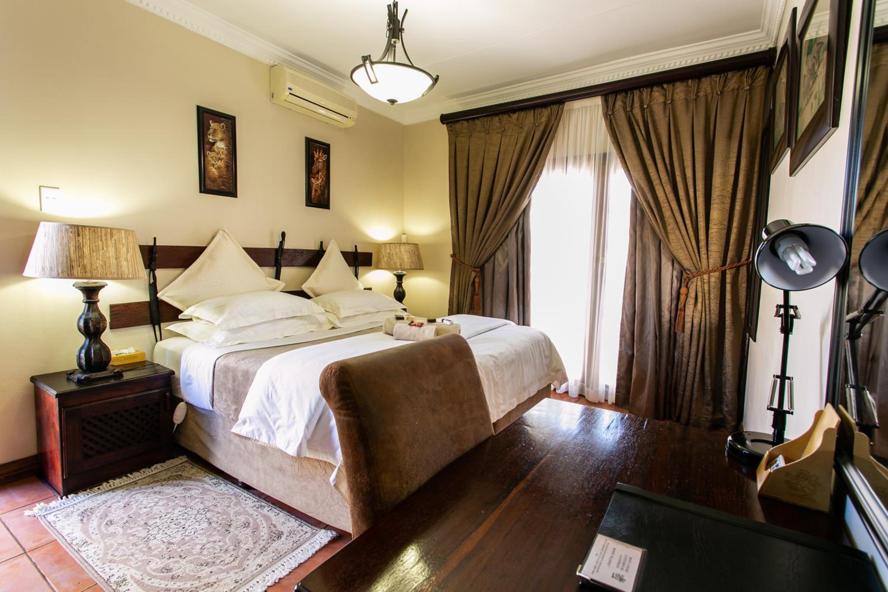 Budget Double Room - Photo 15