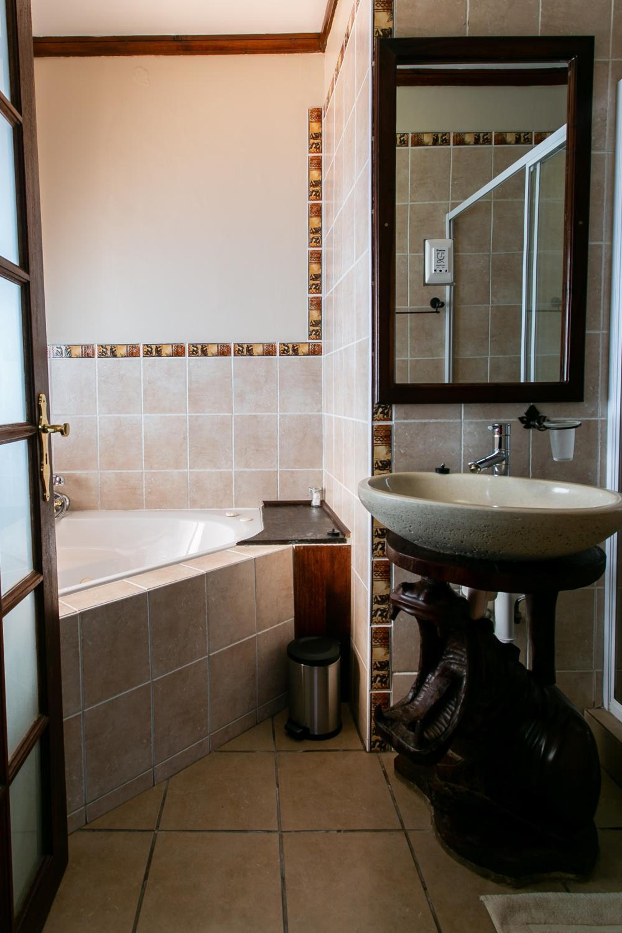 Budget Double Room - Photo 18