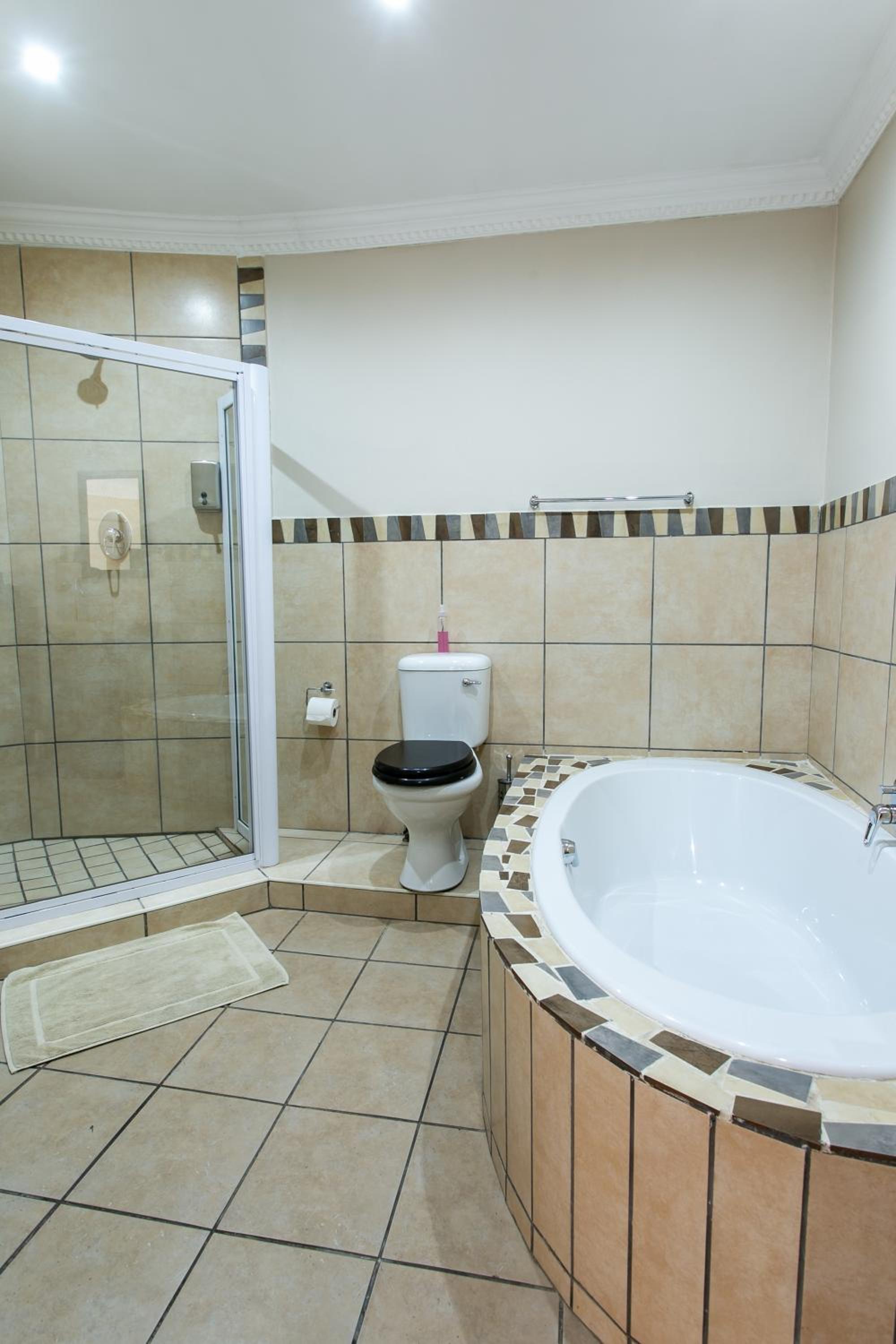 Budget Double Room - Photo 23