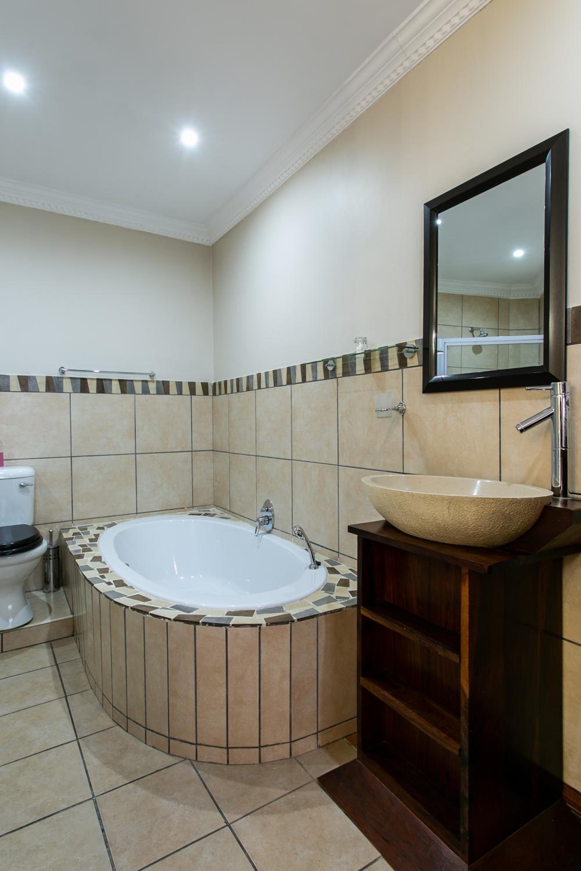 Budget Double Room - Photo 24