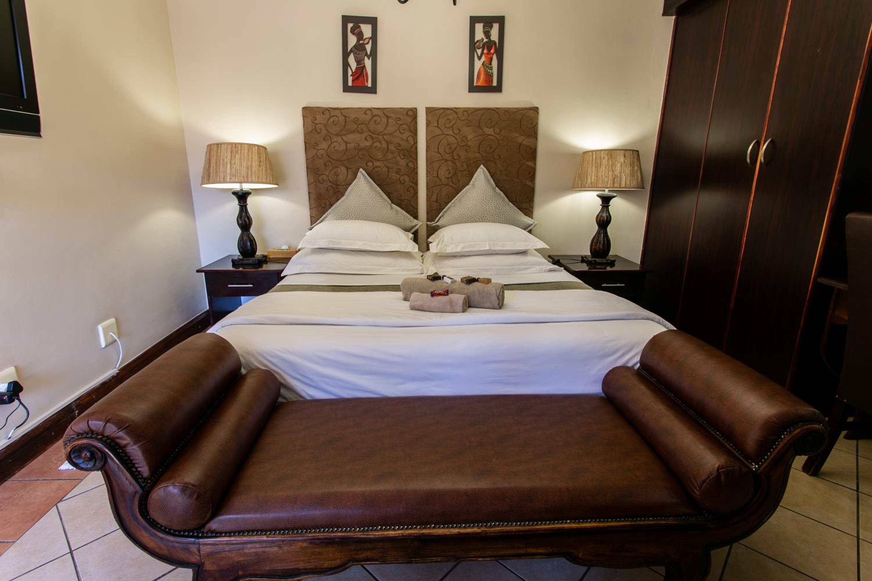Budget Double Room - Photo 26