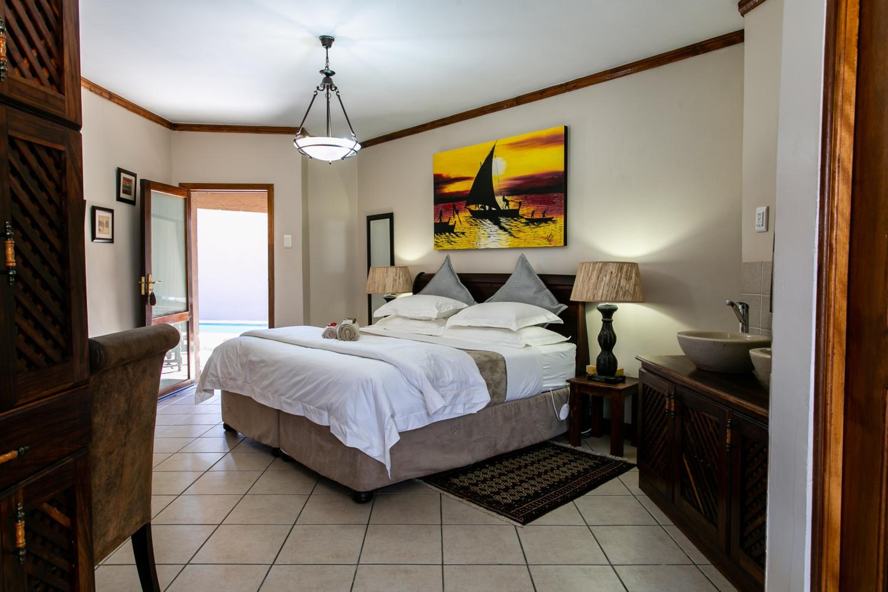 Budget Double Room - Photo 32