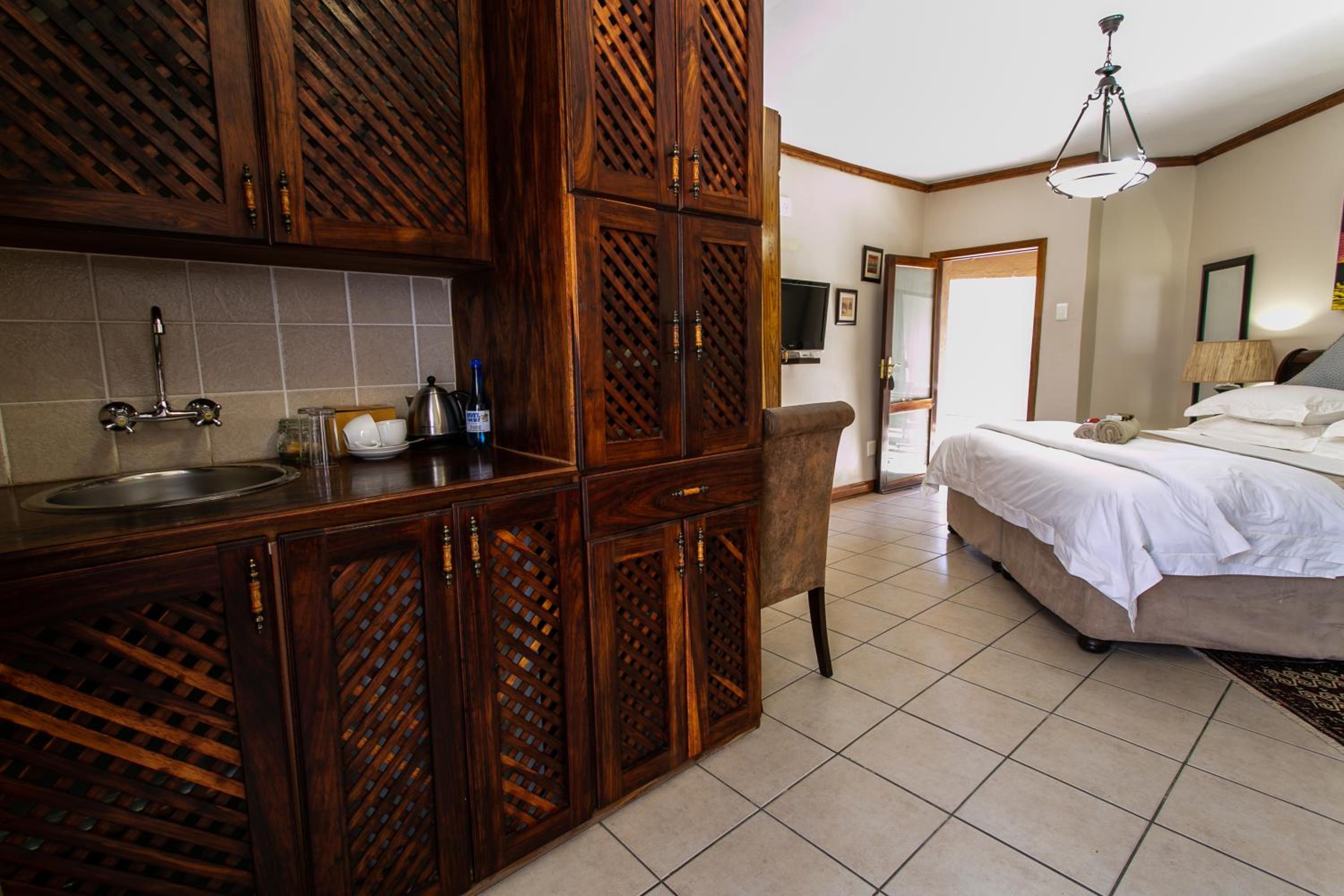 Budget Double Room - Photo 42