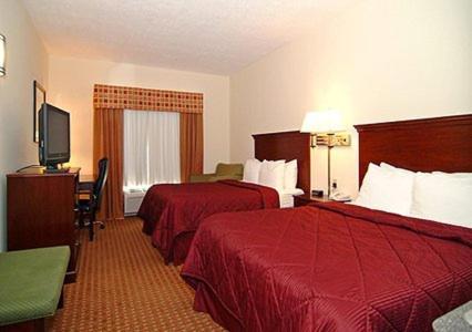 Queen Room with Two Queen Beds - Non-Smoking - Photo 1