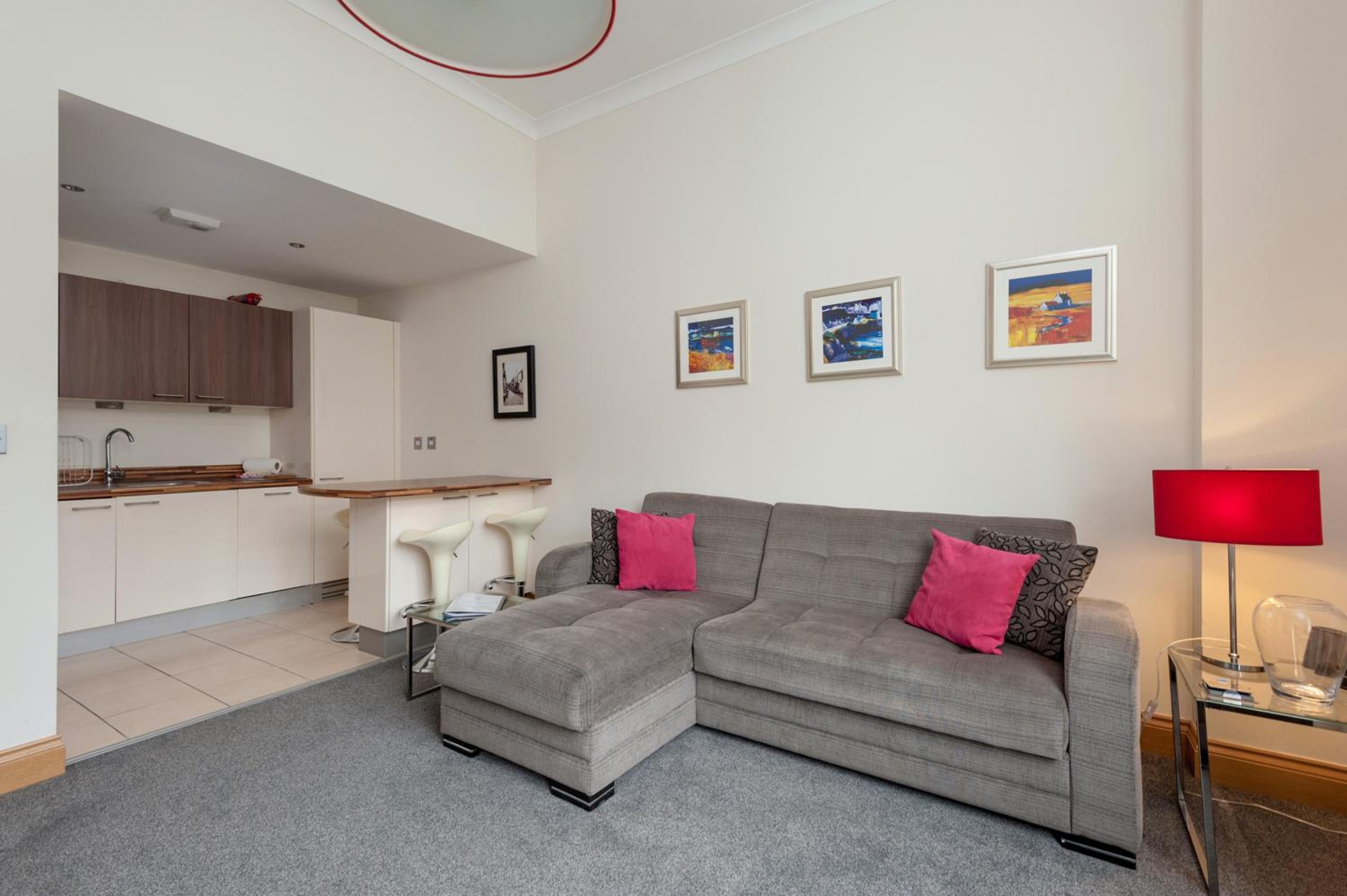 One-bedroom Apartment - 103 Hutcheson Street, G1 1SN photo 1