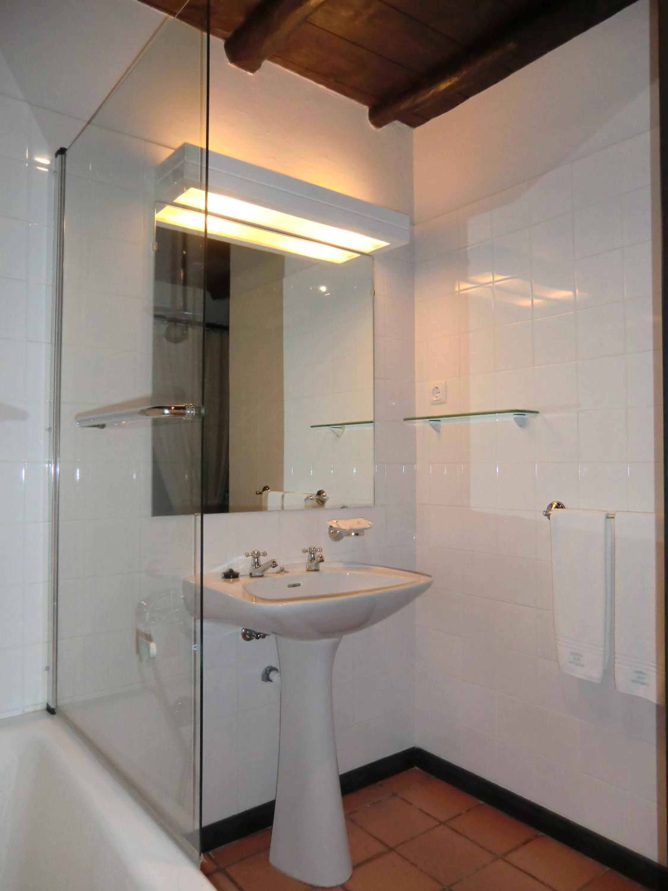 Two-Bedroom House - Photo 9