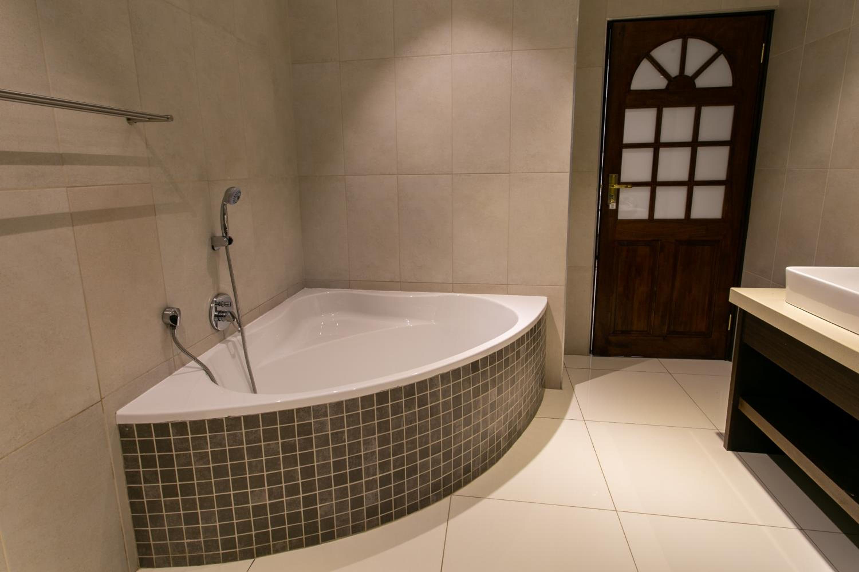 Deluxe Double or Twin Room with Garden View - Photo 55