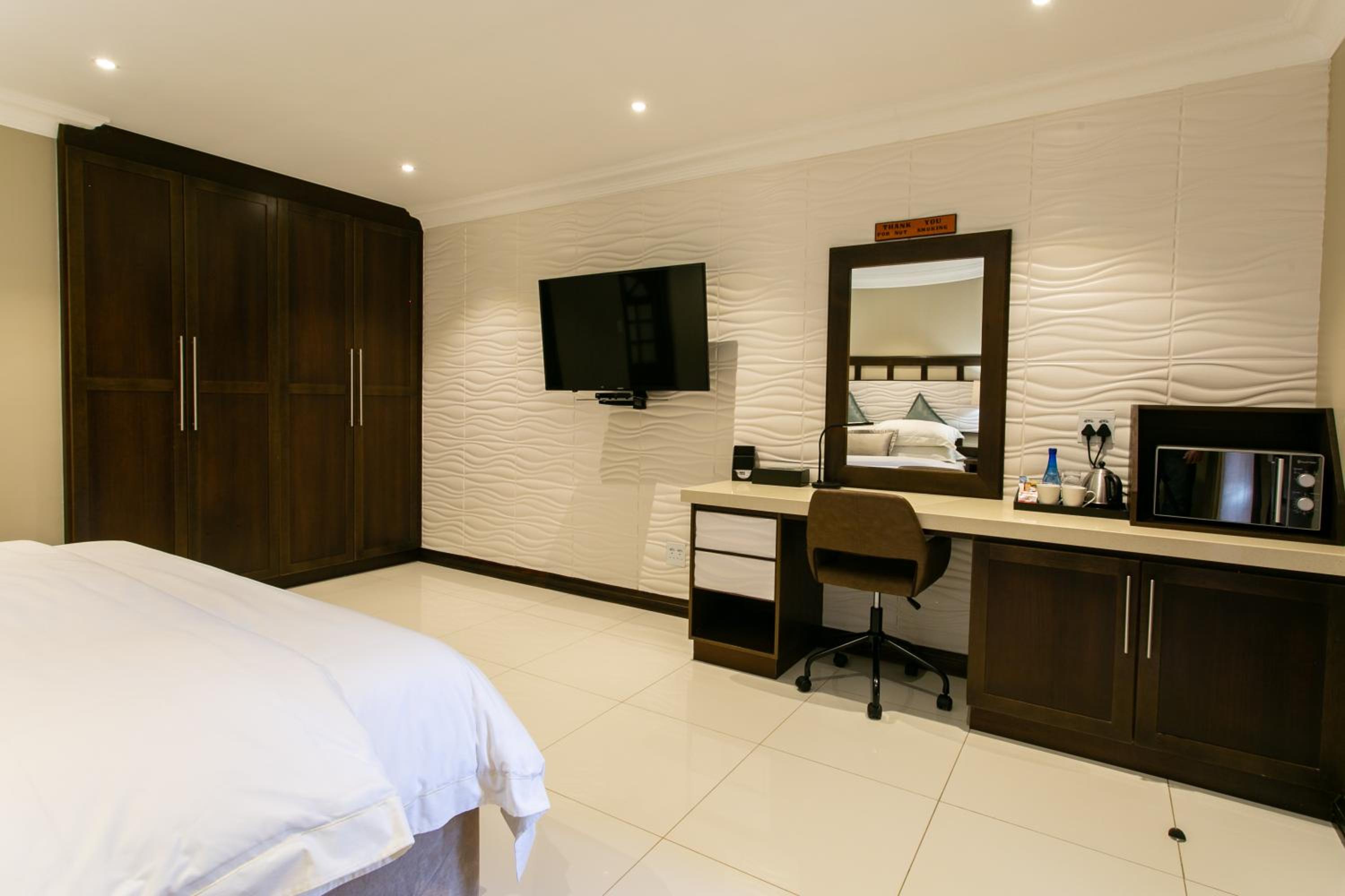 Deluxe Double or Twin Room with Garden View - Photo 21