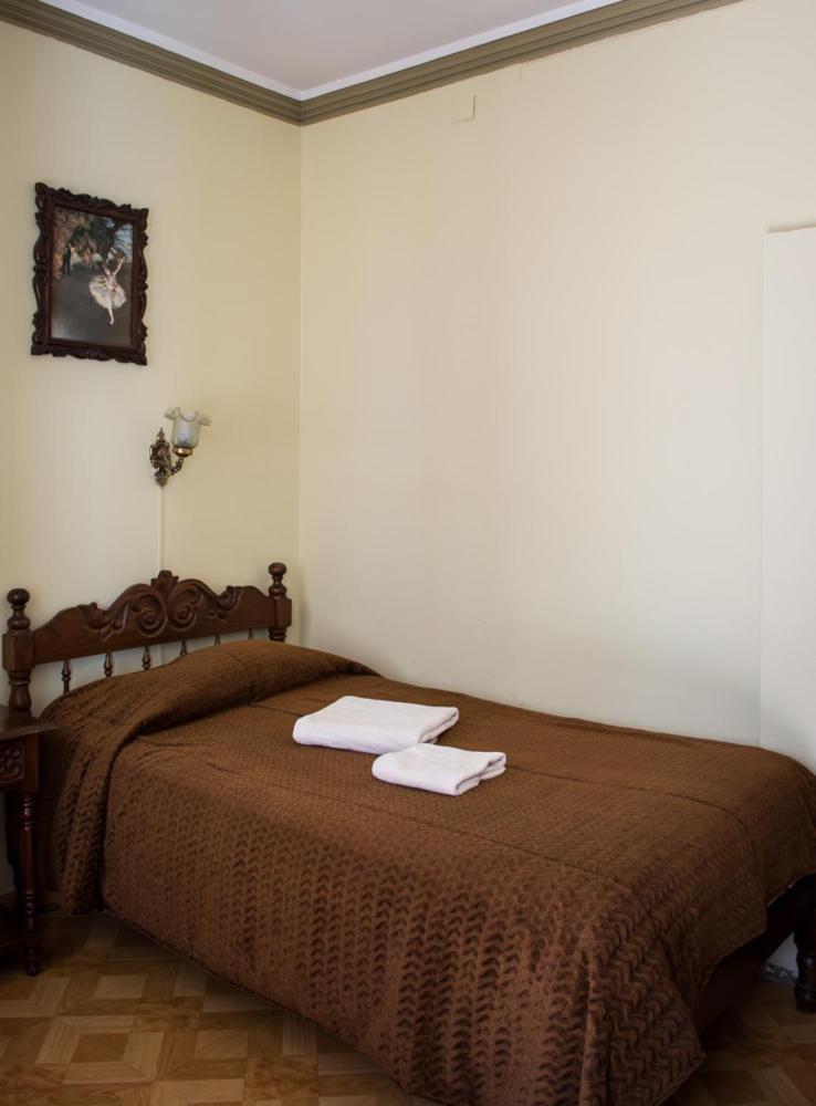 Single Room with Private Bathroom photo 2
