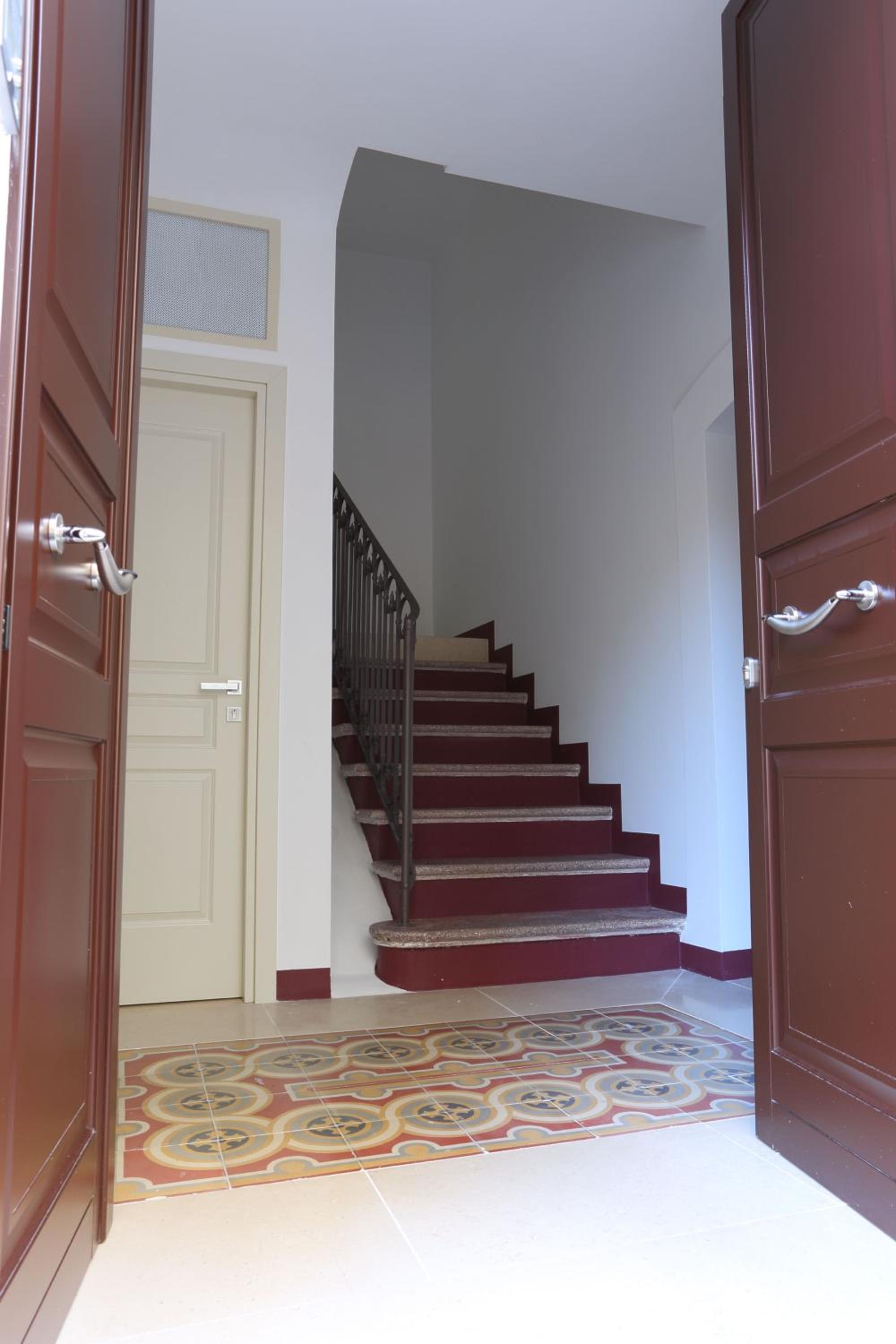Deluxe King Room - Photo 2