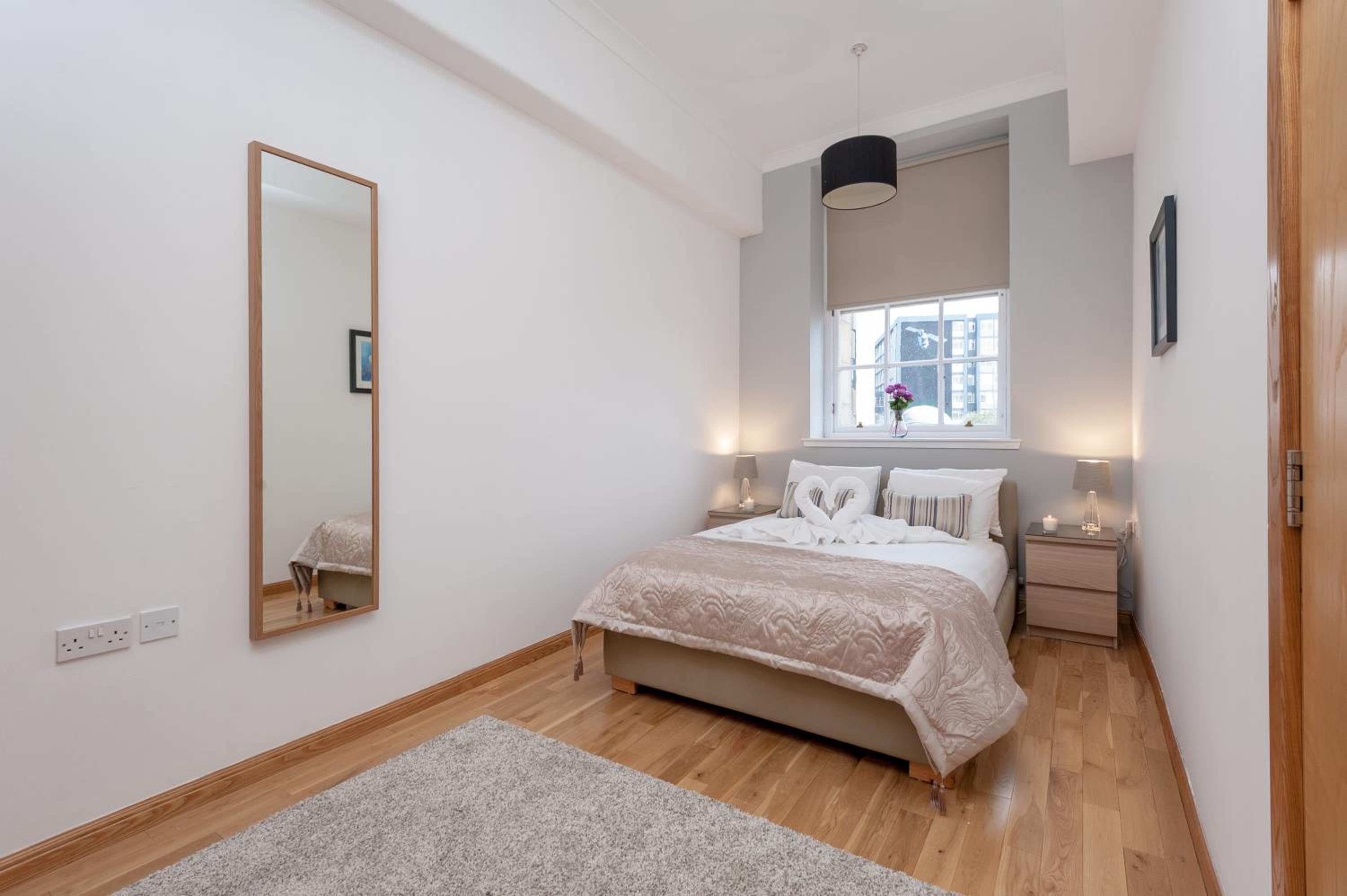 One-Bedroom Apartment - 29 College Street, G1 1QH