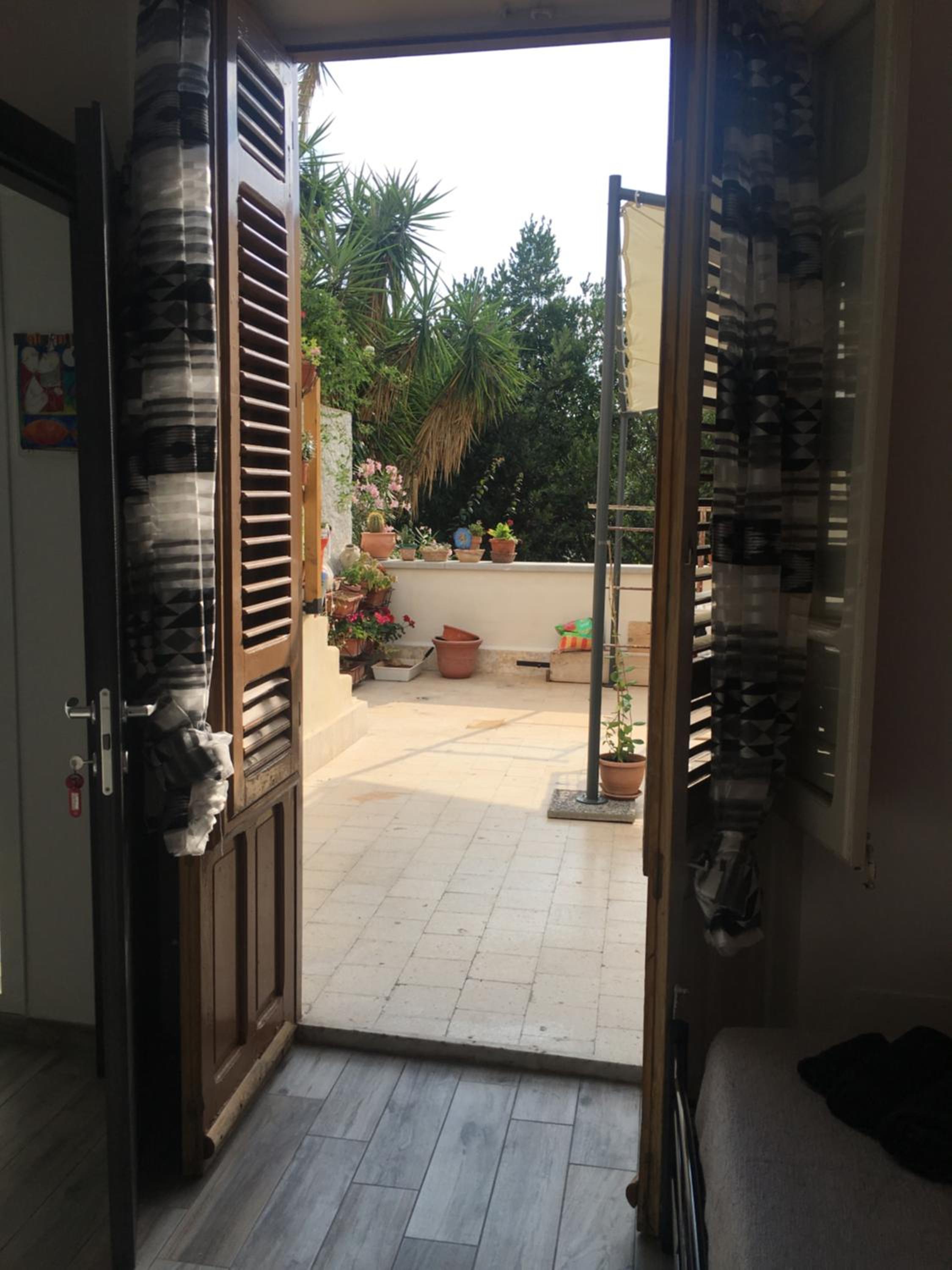 Double Room with Terrace - Photo 8