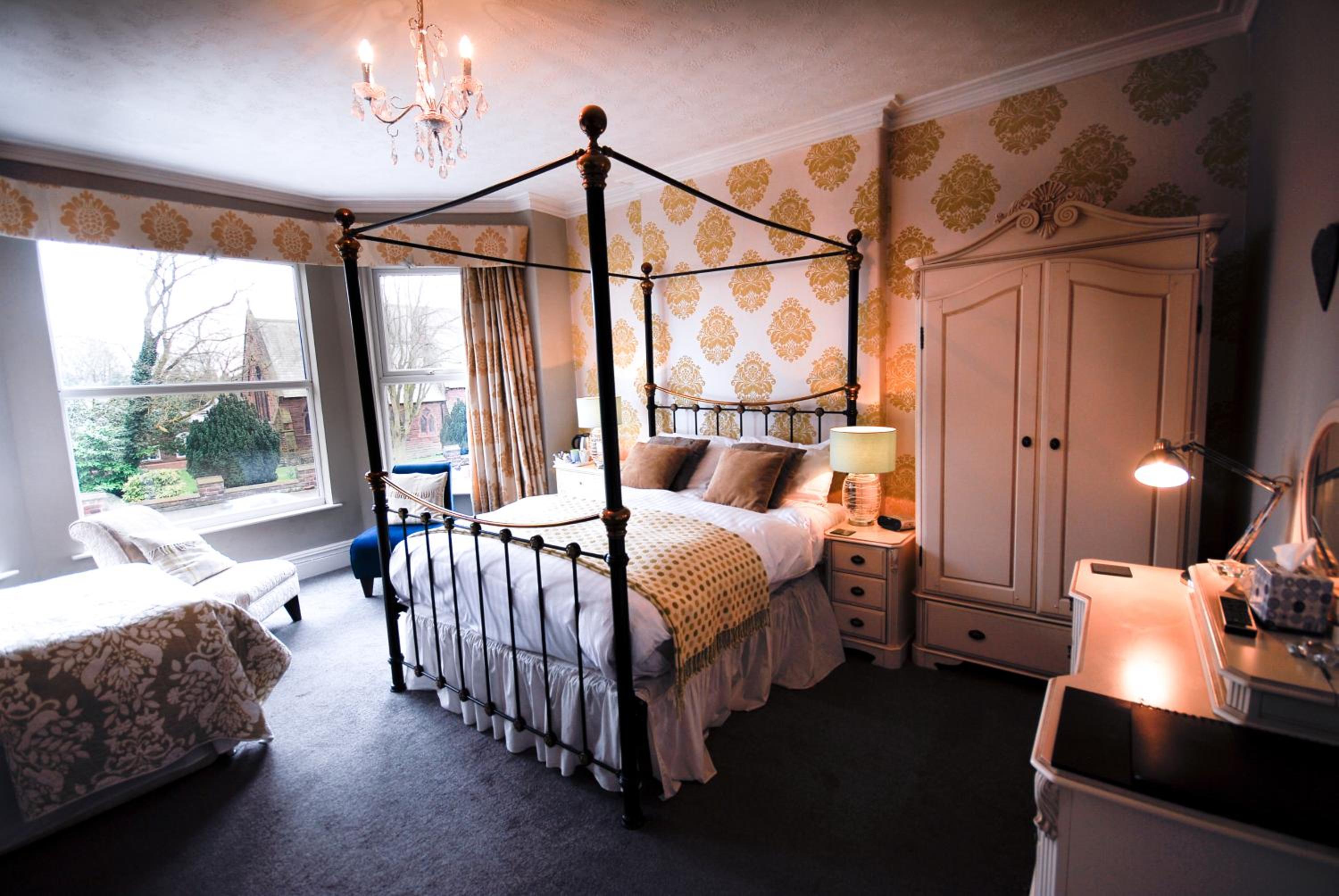 Superior Double Room with Four Poster Bed