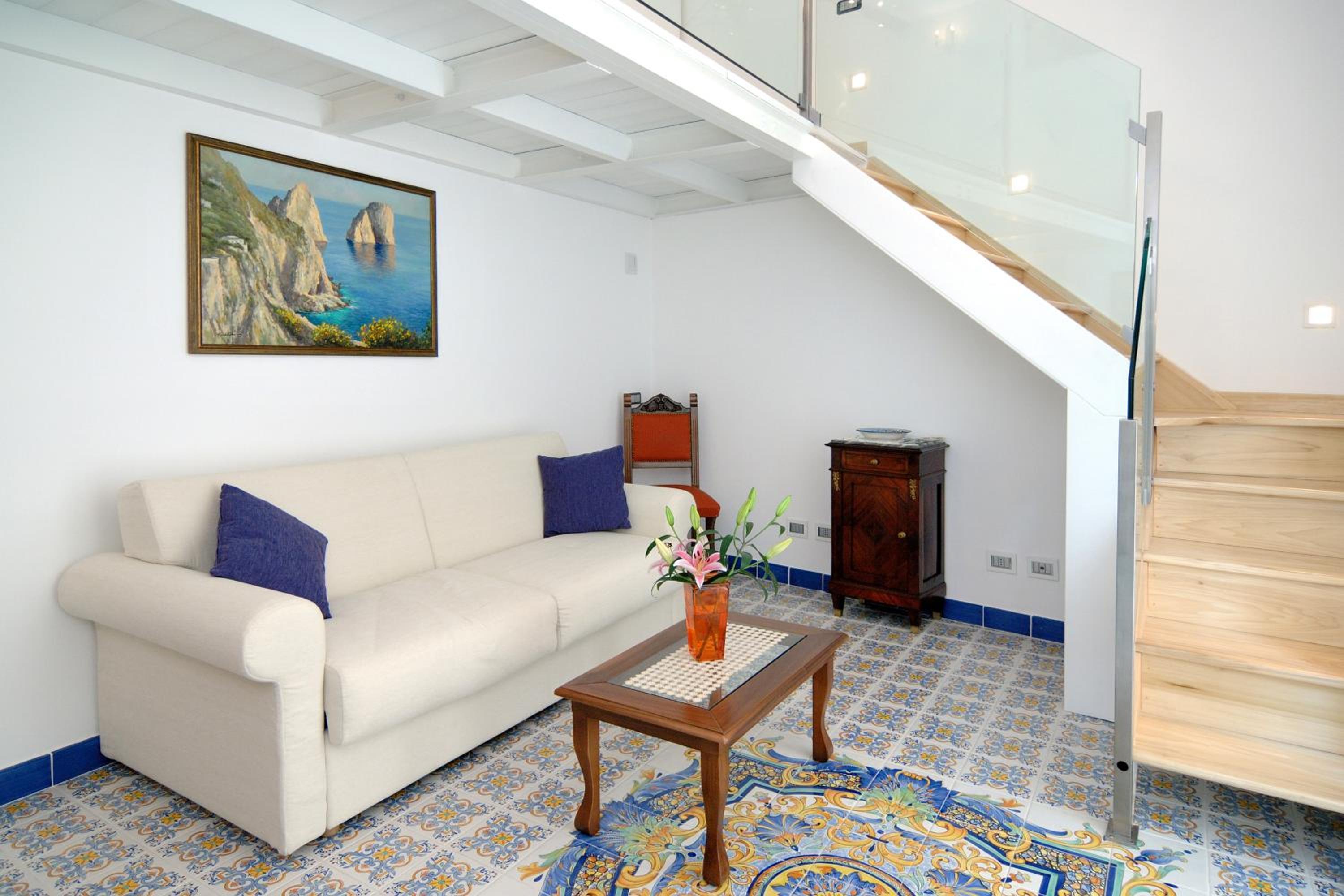 Junior Suite with Balcony - Photo 8
